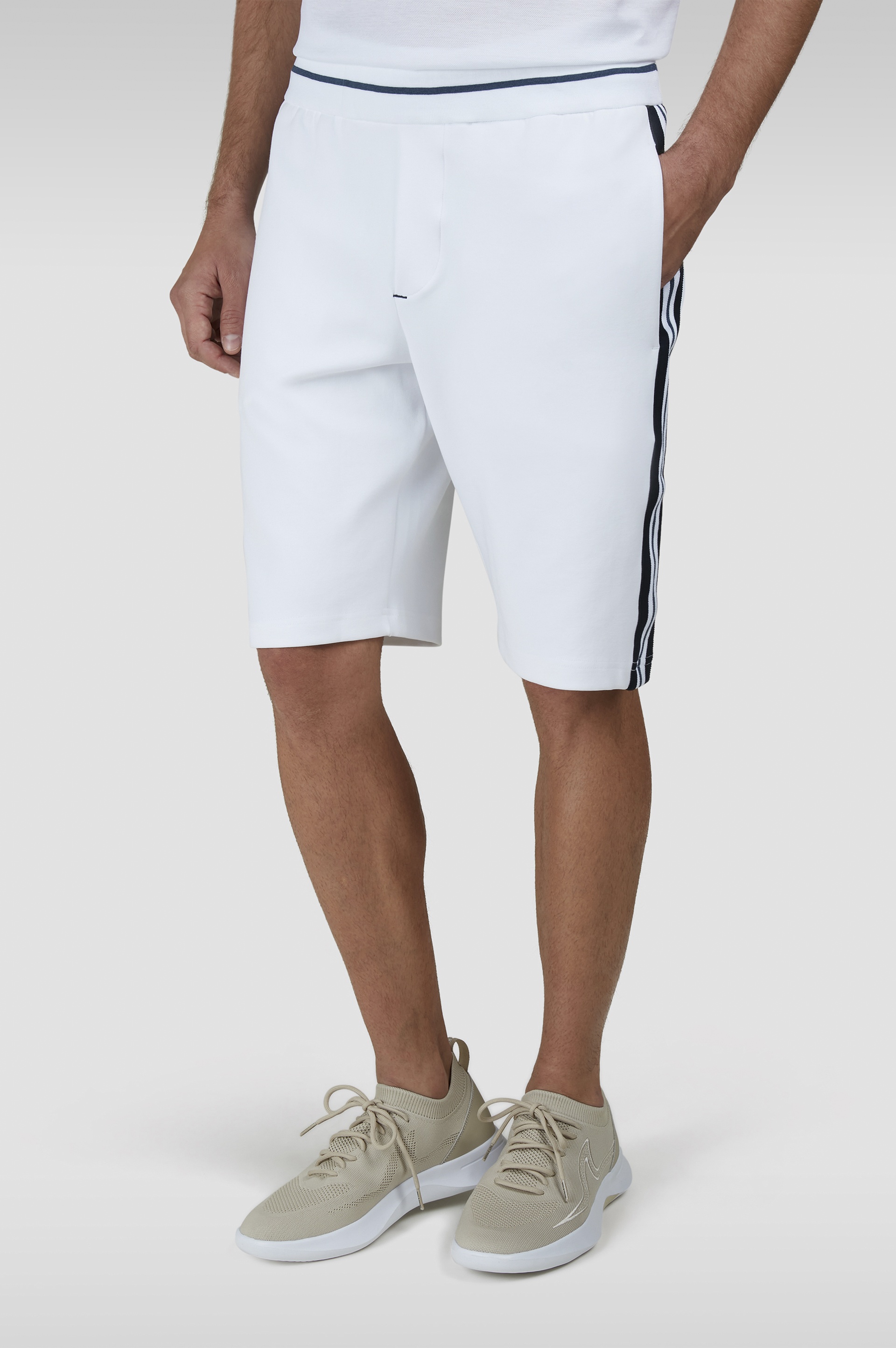 X-SOFT FLEECE SPORTS BERMUDA WITH STRIPED DETAILS - 7