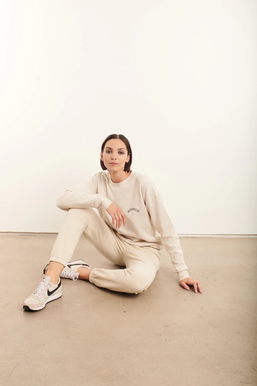 VINTAGE WHITE COLLEGE LOGO SWEATPANTS - 3