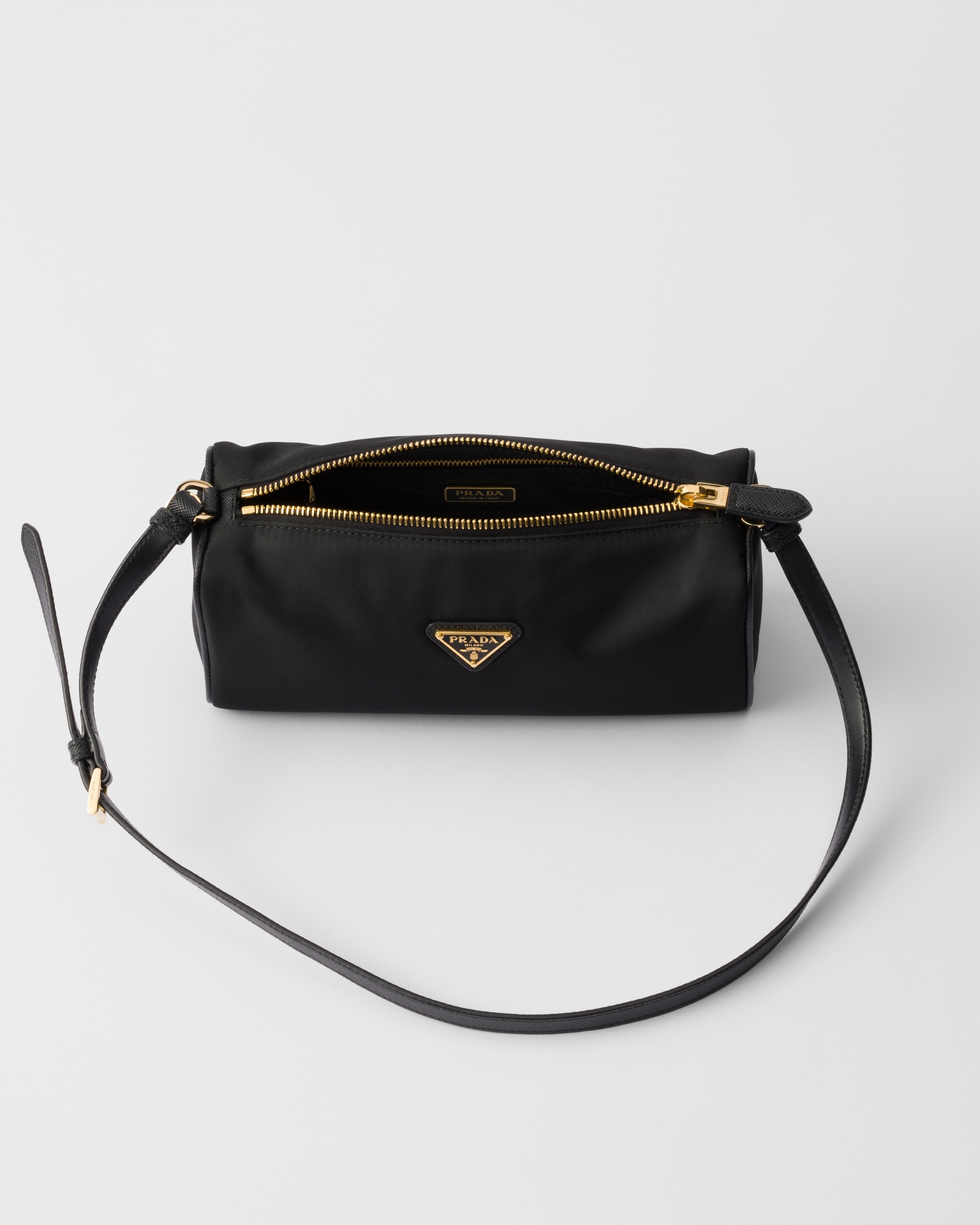 Prada POUCH IN RE-NYLON | suitnegozi | REVERSIBLE