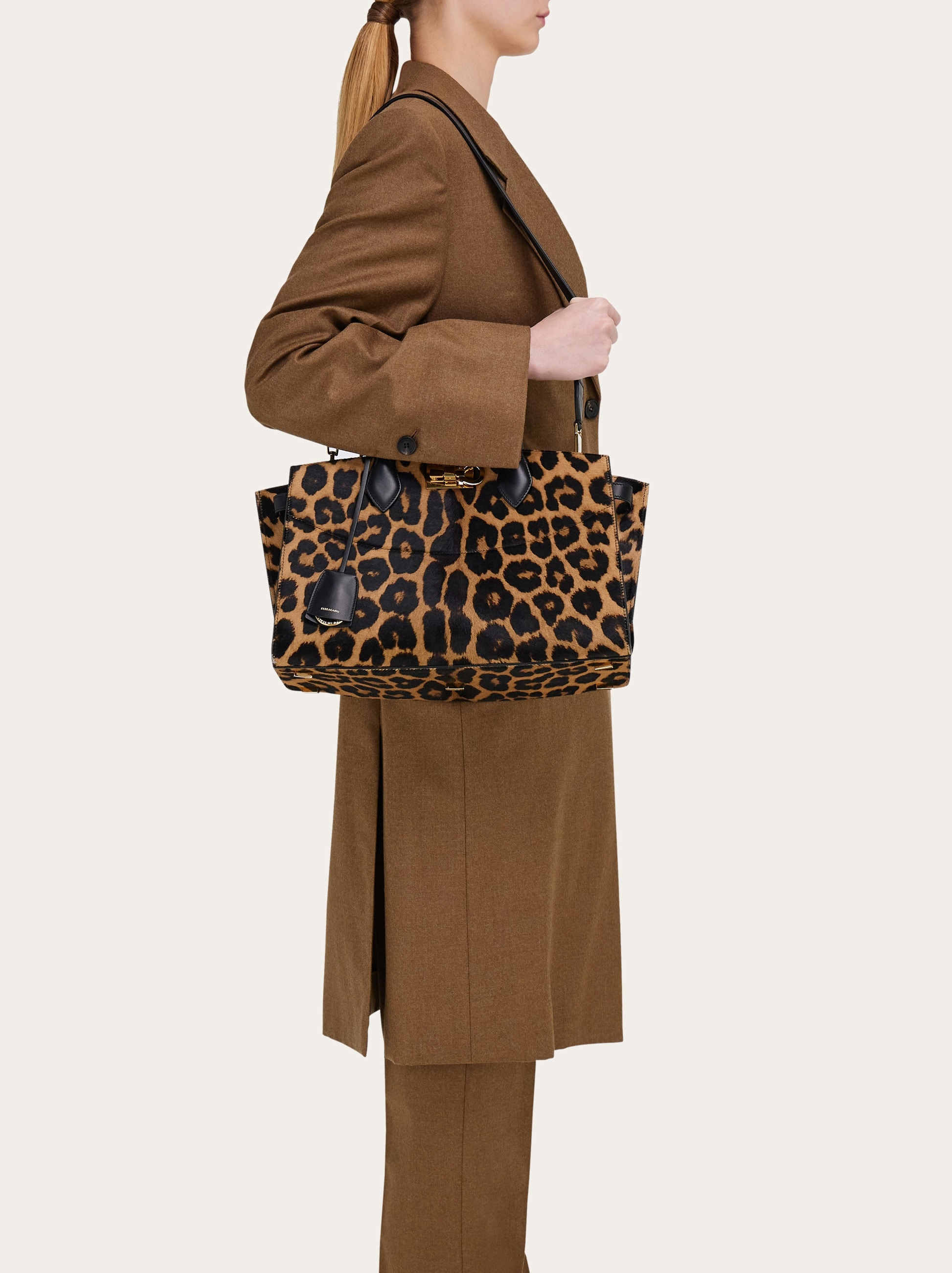 New Ferragamo Studio soft bag (L) - 3