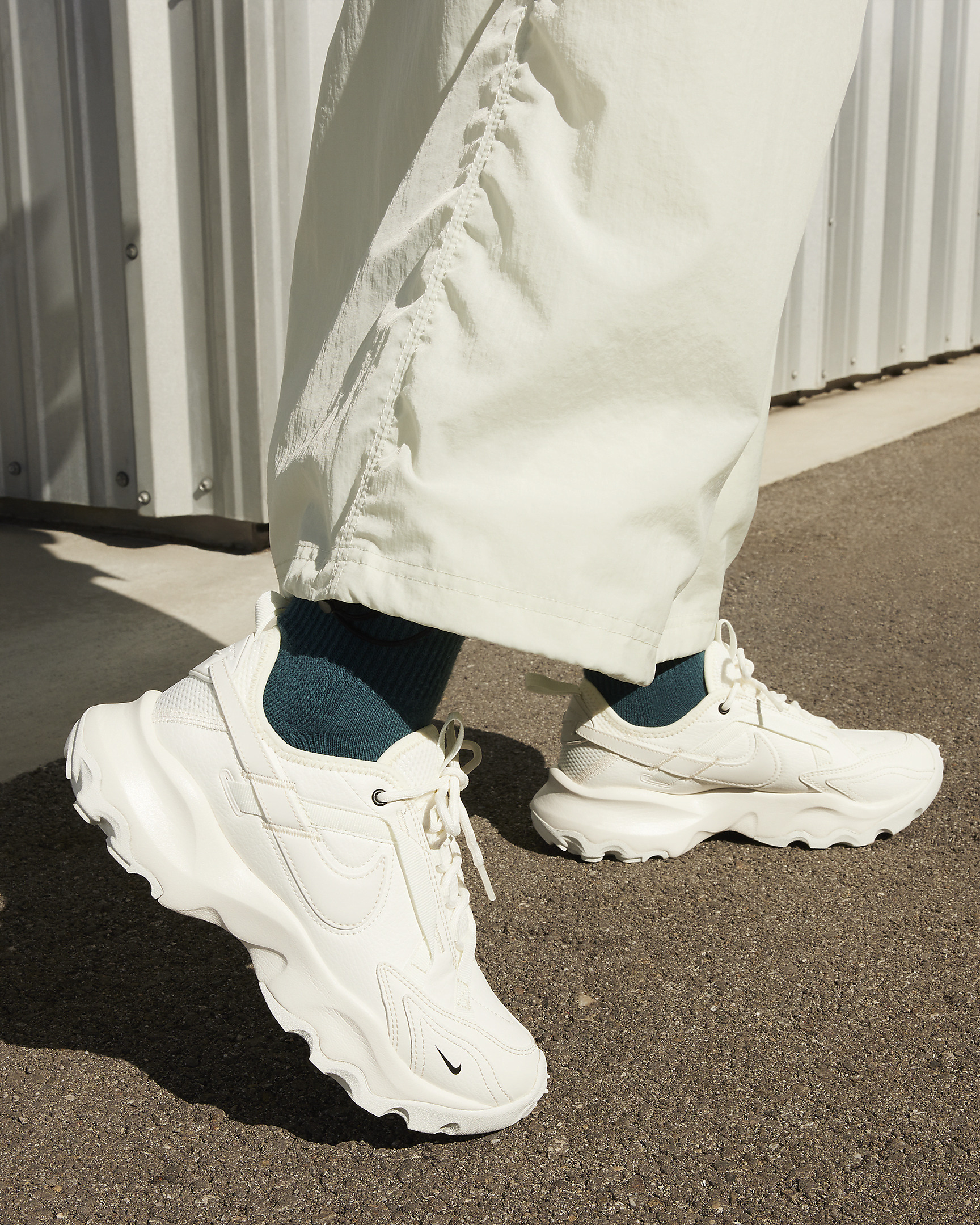 NIKE ★ WMNS TC 7900 ★ 22~29cm ★ 送料・関税込 New Nike Women's TC 7900 Shoes Sneakers - White/ Black