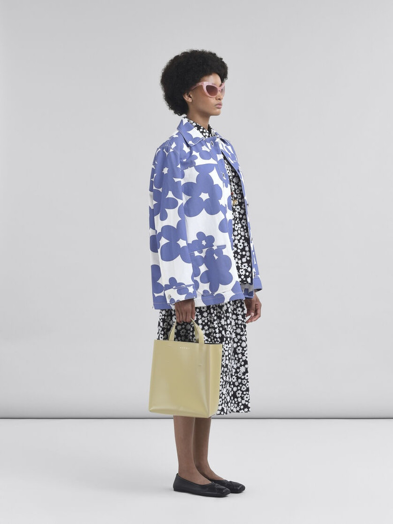 BLACK AND WHITE SLEEVELESS COCOON SHIRT WITH POP FIELDS MOTIF 5