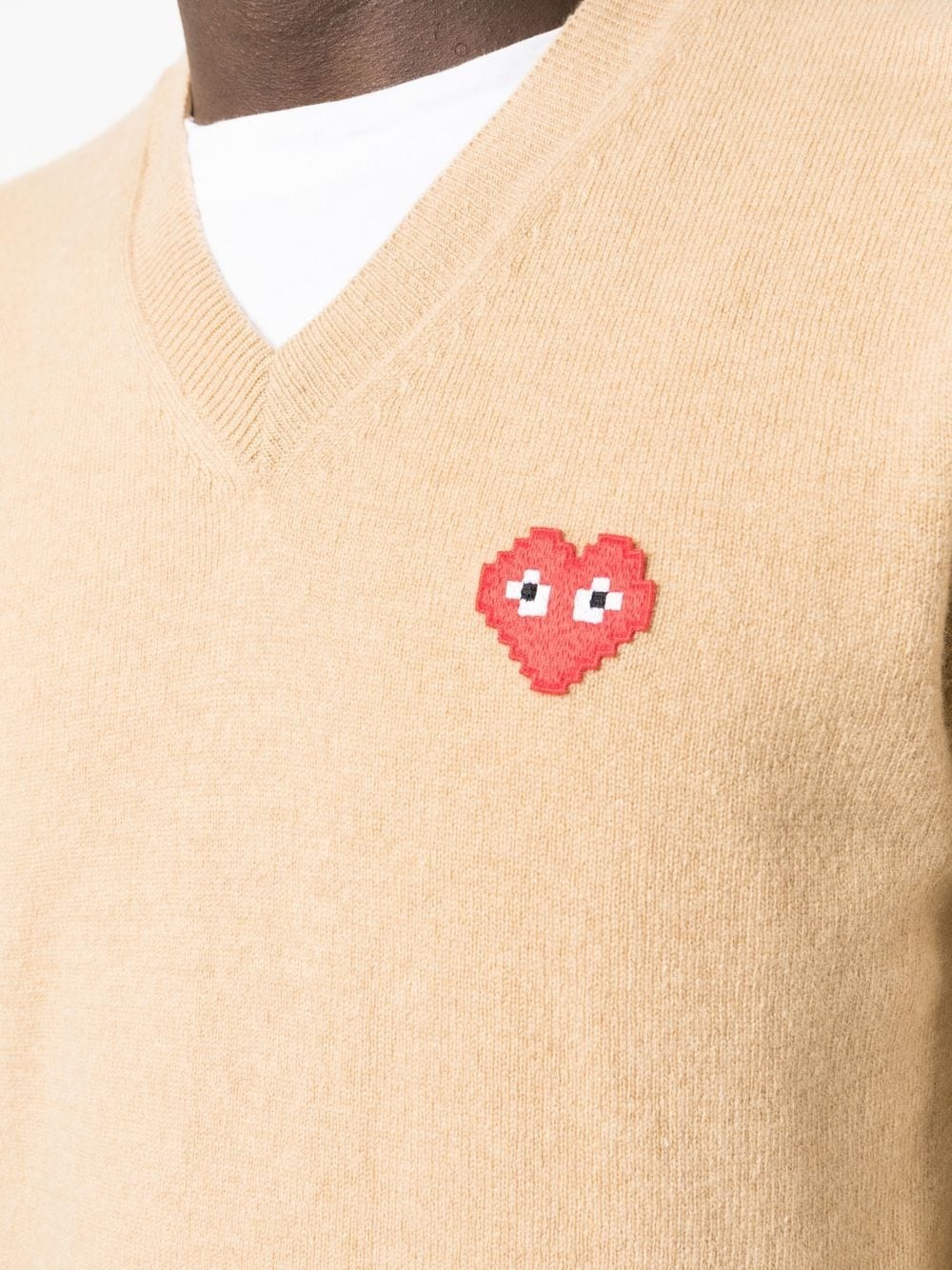 heart-patch V-neck sweater - 5