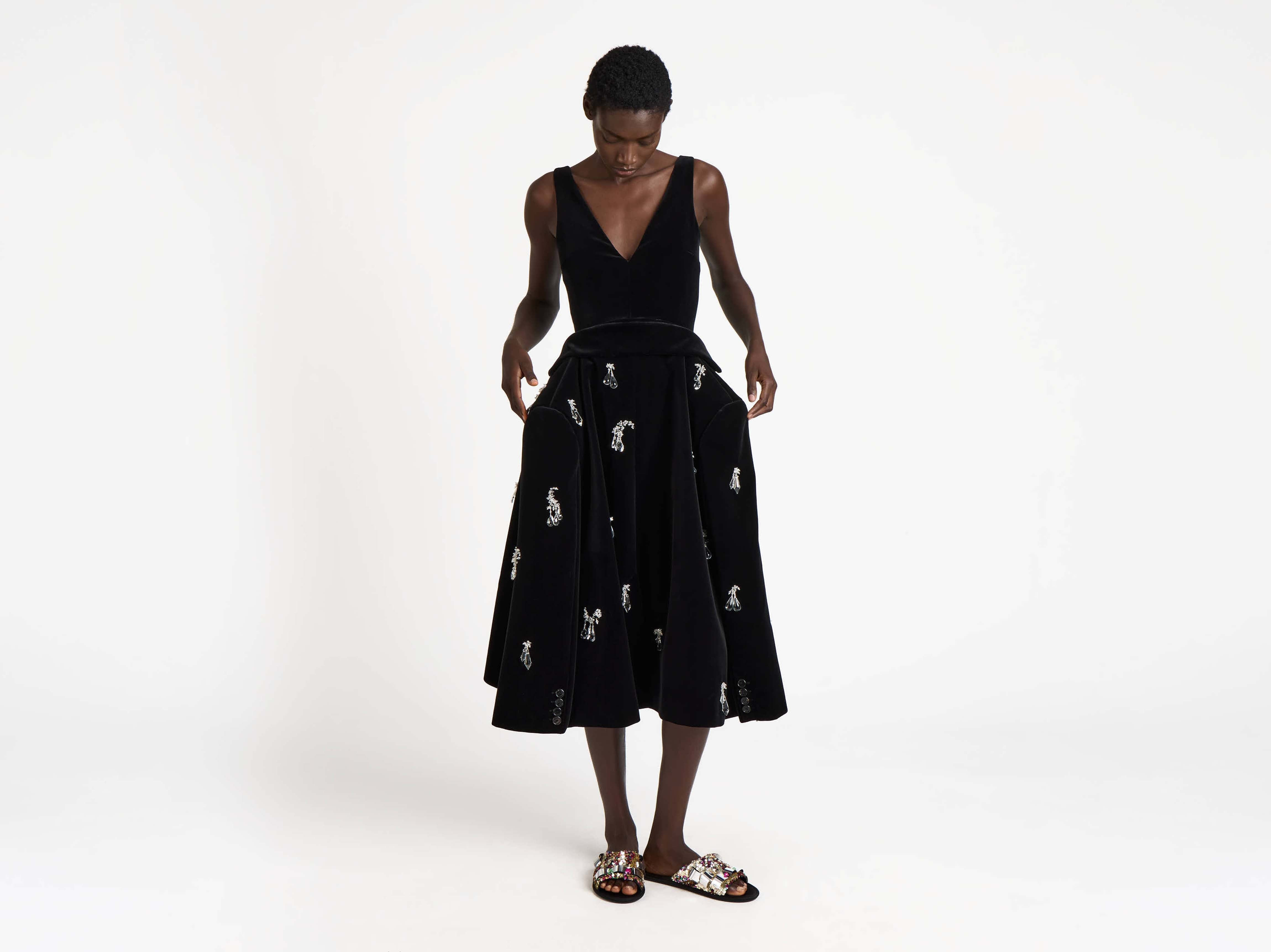 STRUCTURED EMBELLISHED DRESS IN BLACK - 6