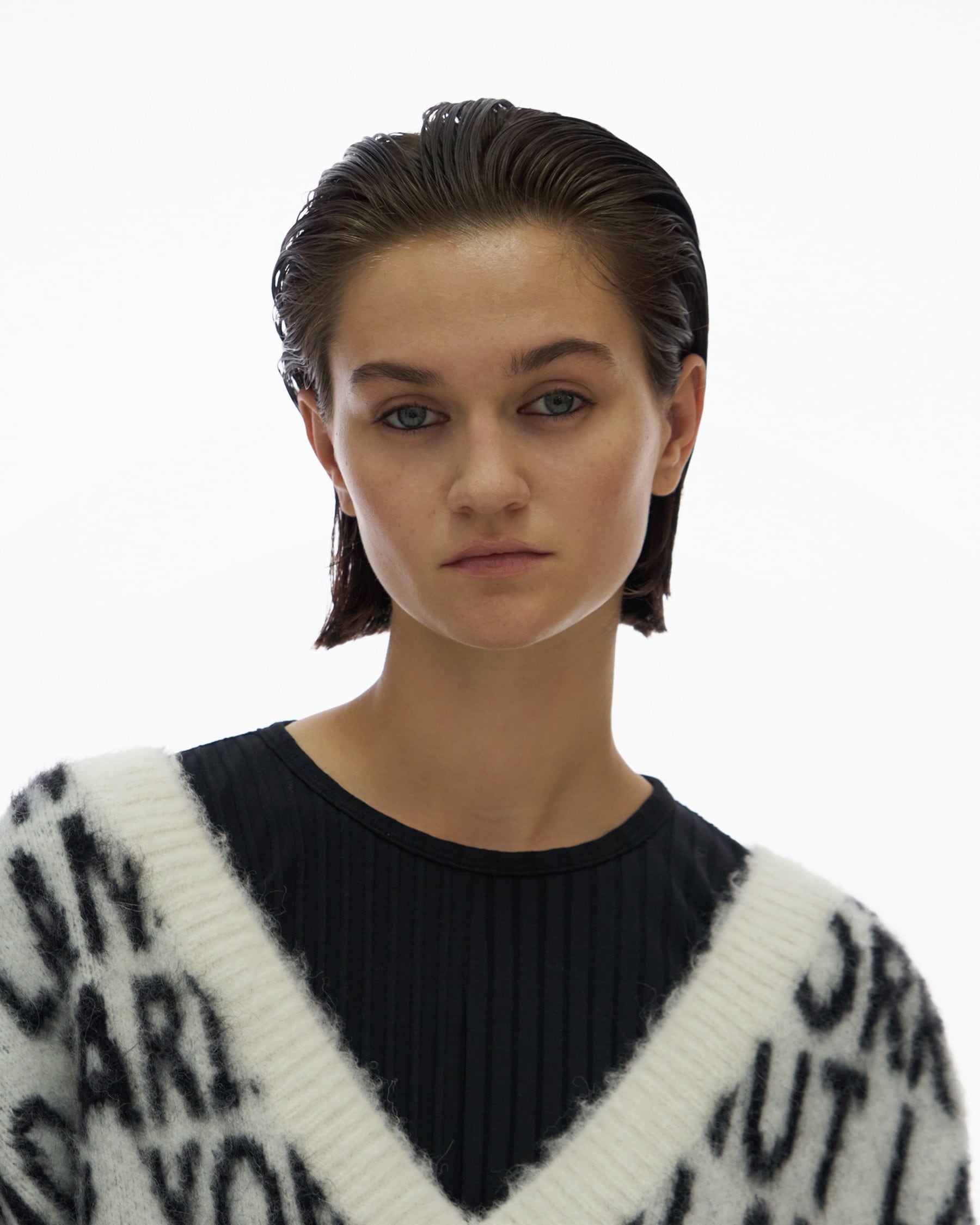 LOGO V-NECK SWEATER - 7