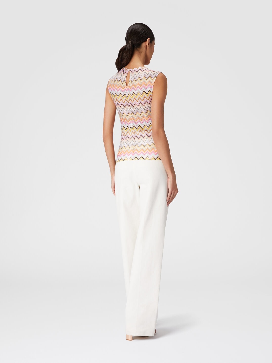 Sleeveless top with gathered neckline - 3