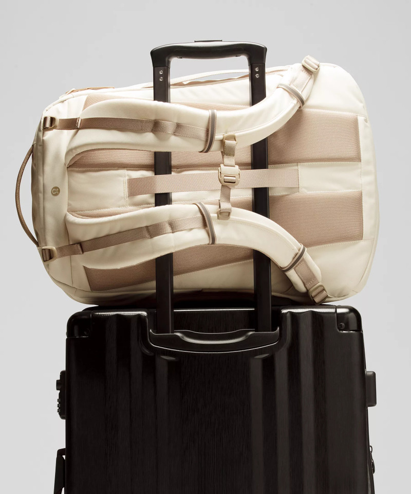 Triple-Zip Backpack 28L *Tech Canvas 7