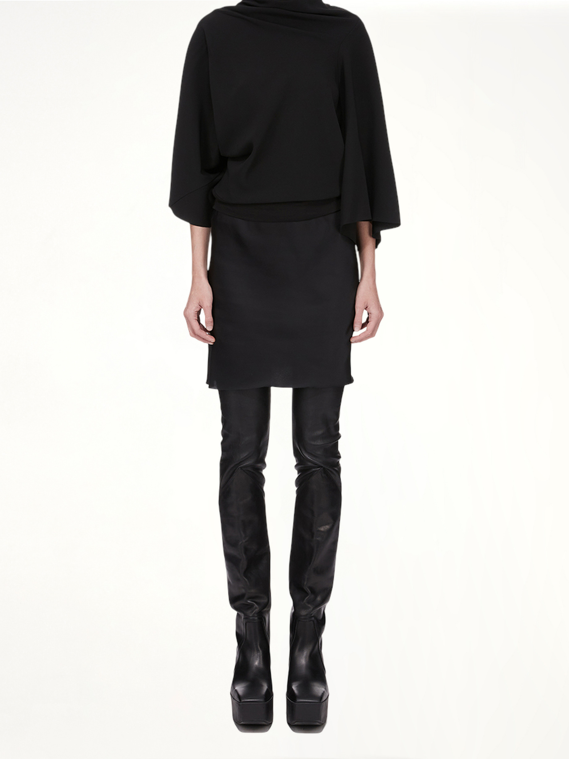 Short Bias Skirt in Black - 4