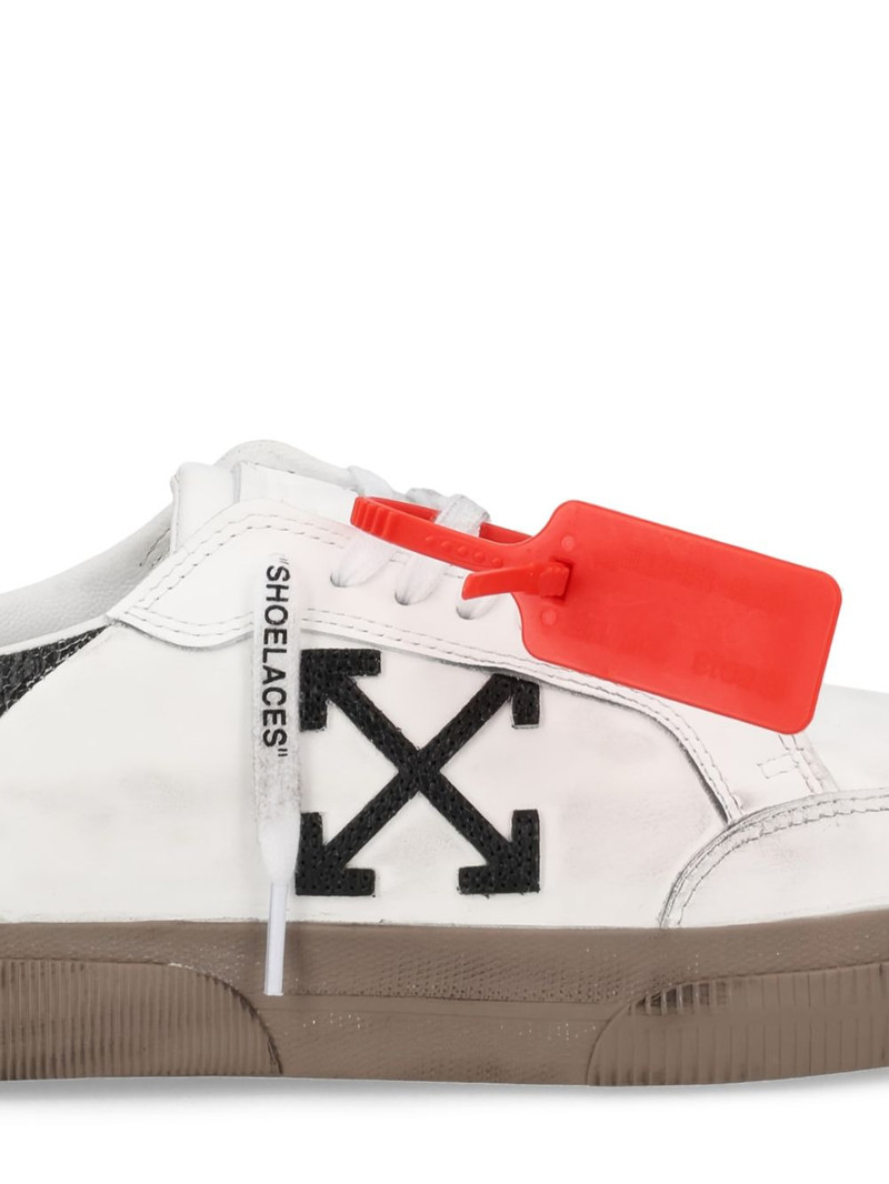 Off-White Arrows-motif sneakers outlook