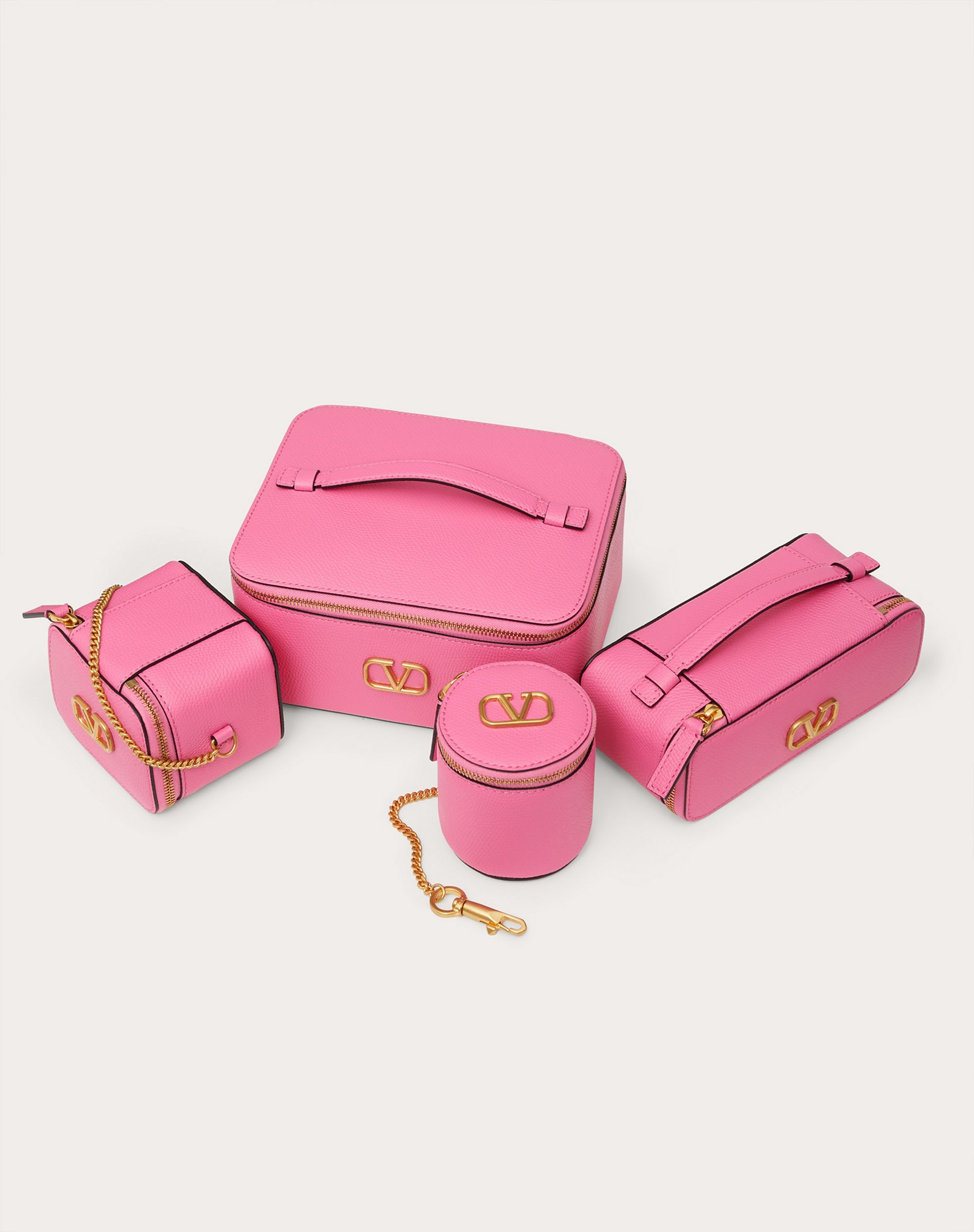 VLOGO SIGNATURE WASH BAG IN GRAINY CALFSKIN LEATHER - 4