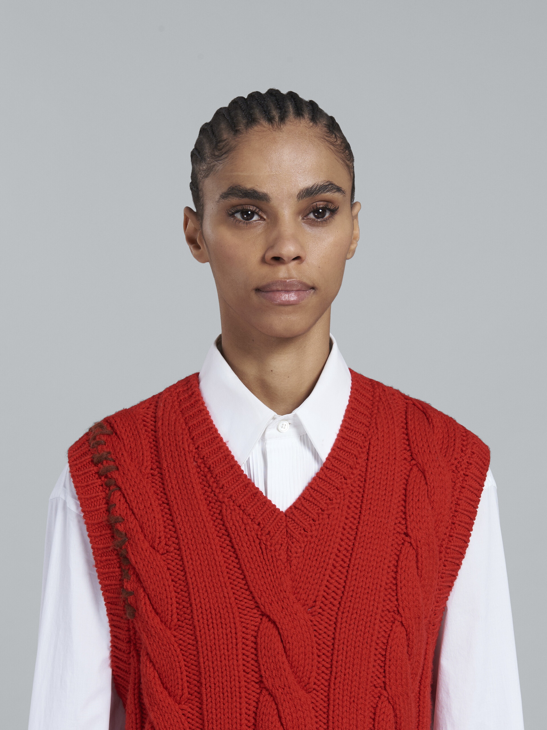 RED CABLE-KNIT VEST - 4