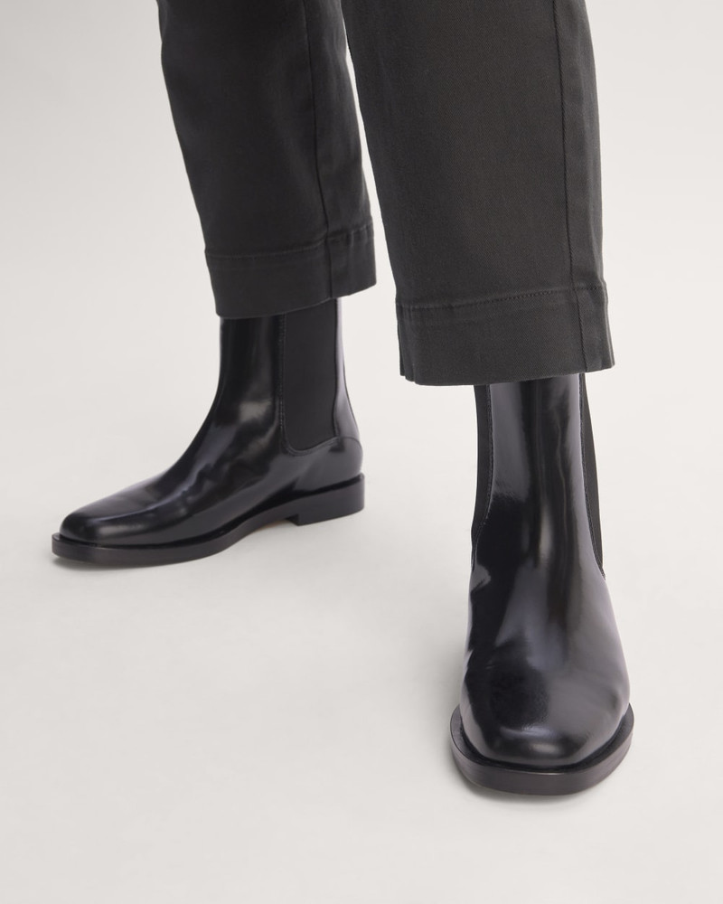 EVERLANE THE CHELSEA BOOT outlook