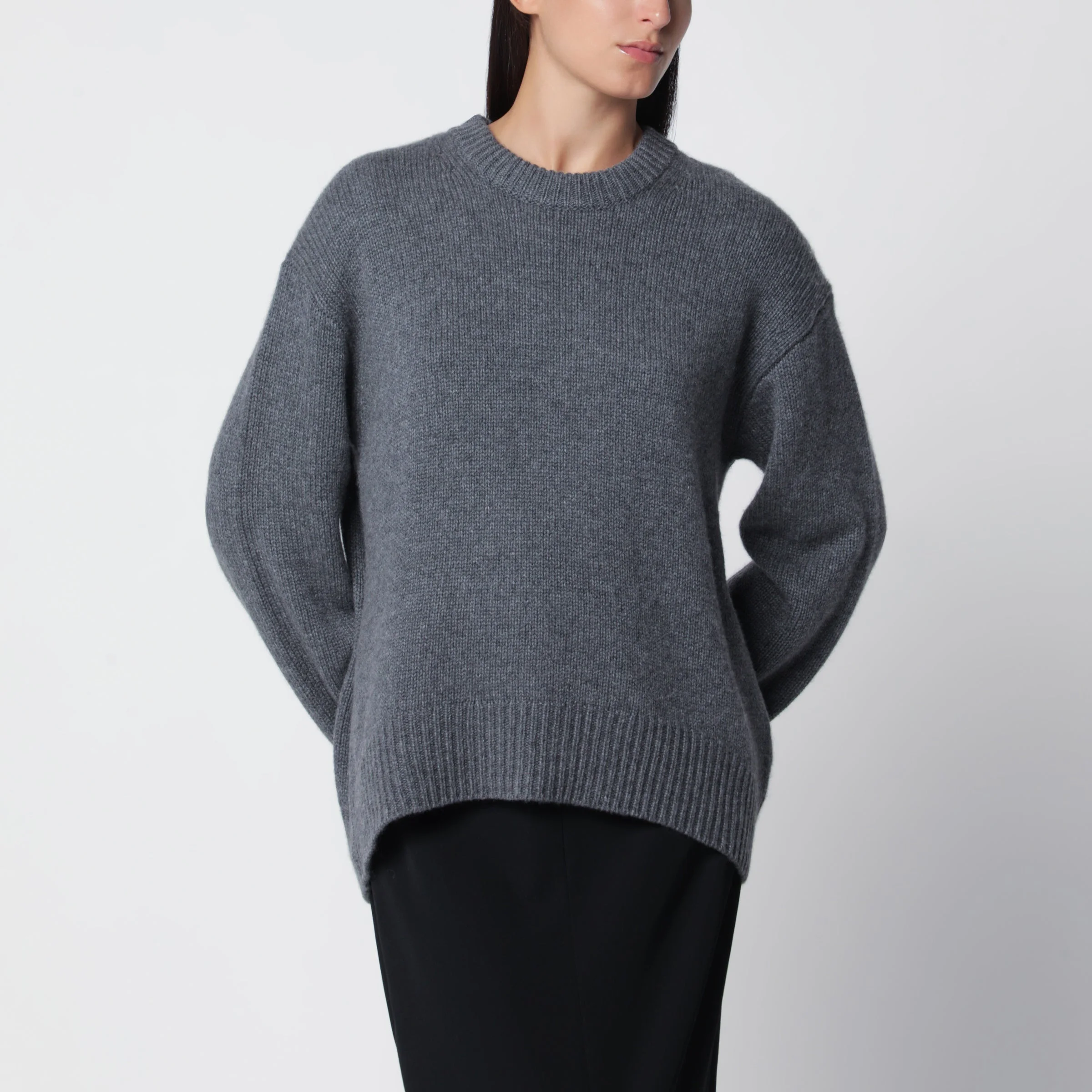 Noor crewneck sweater in graphite cashmere - 1