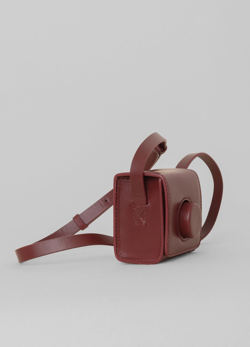 MINI CAMERA BAG
VEGETABLE-TANNED LEATHER 4