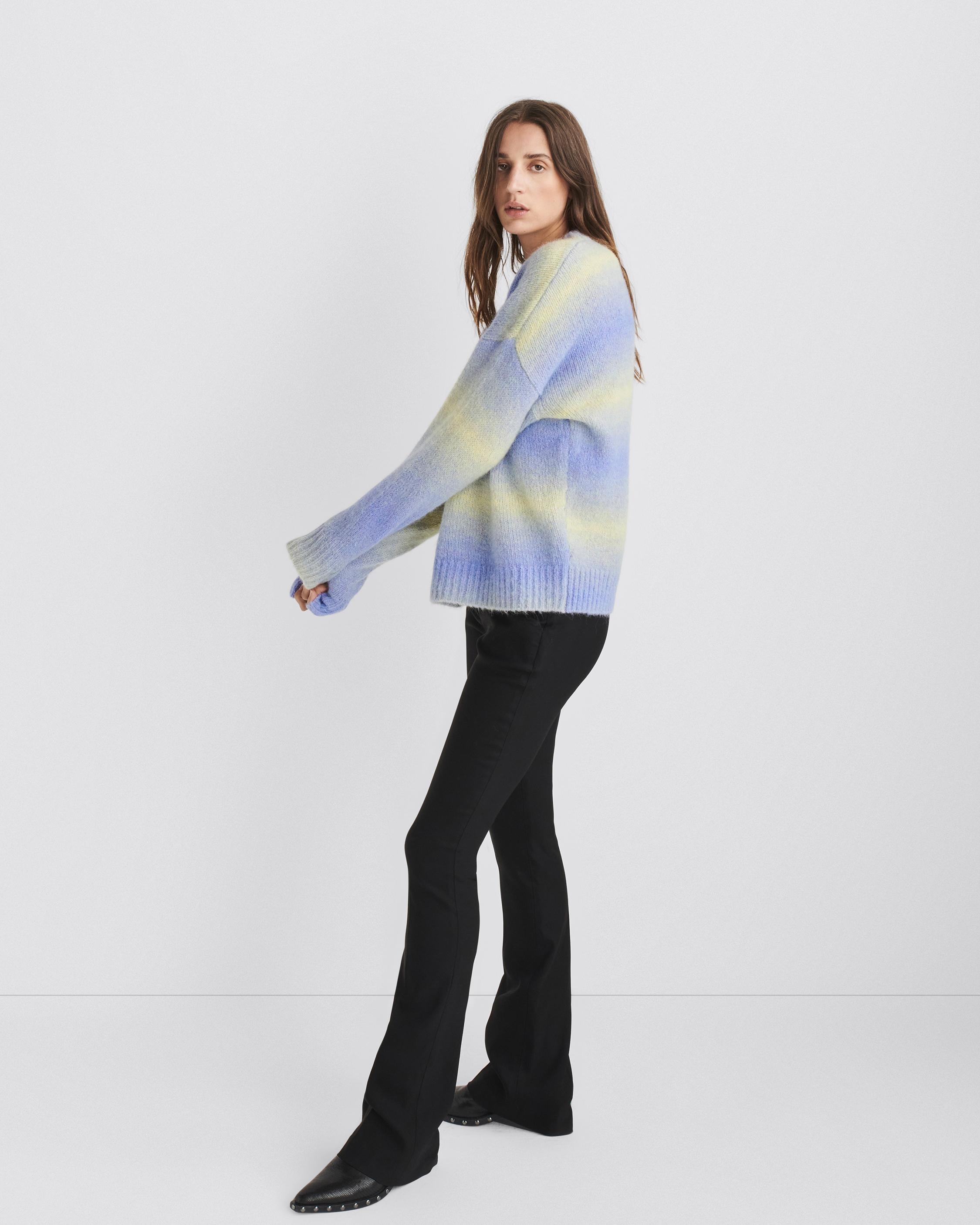 Holly Alpaca Crew
Relaxed Fit - 6