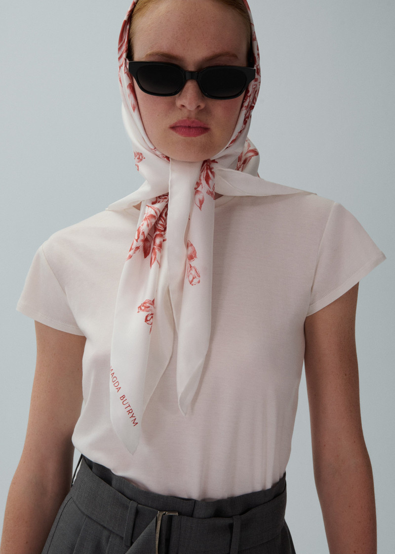 Rose print scarf in white 3