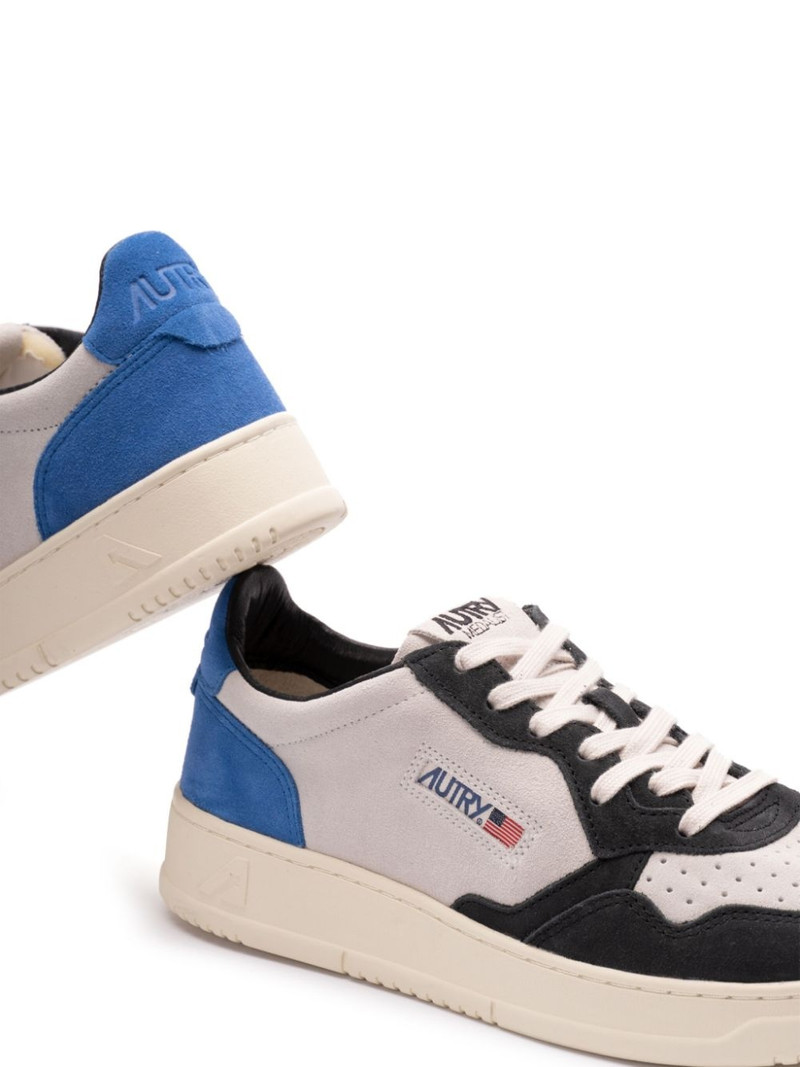 AUTRY Medalist sneakers outlook
