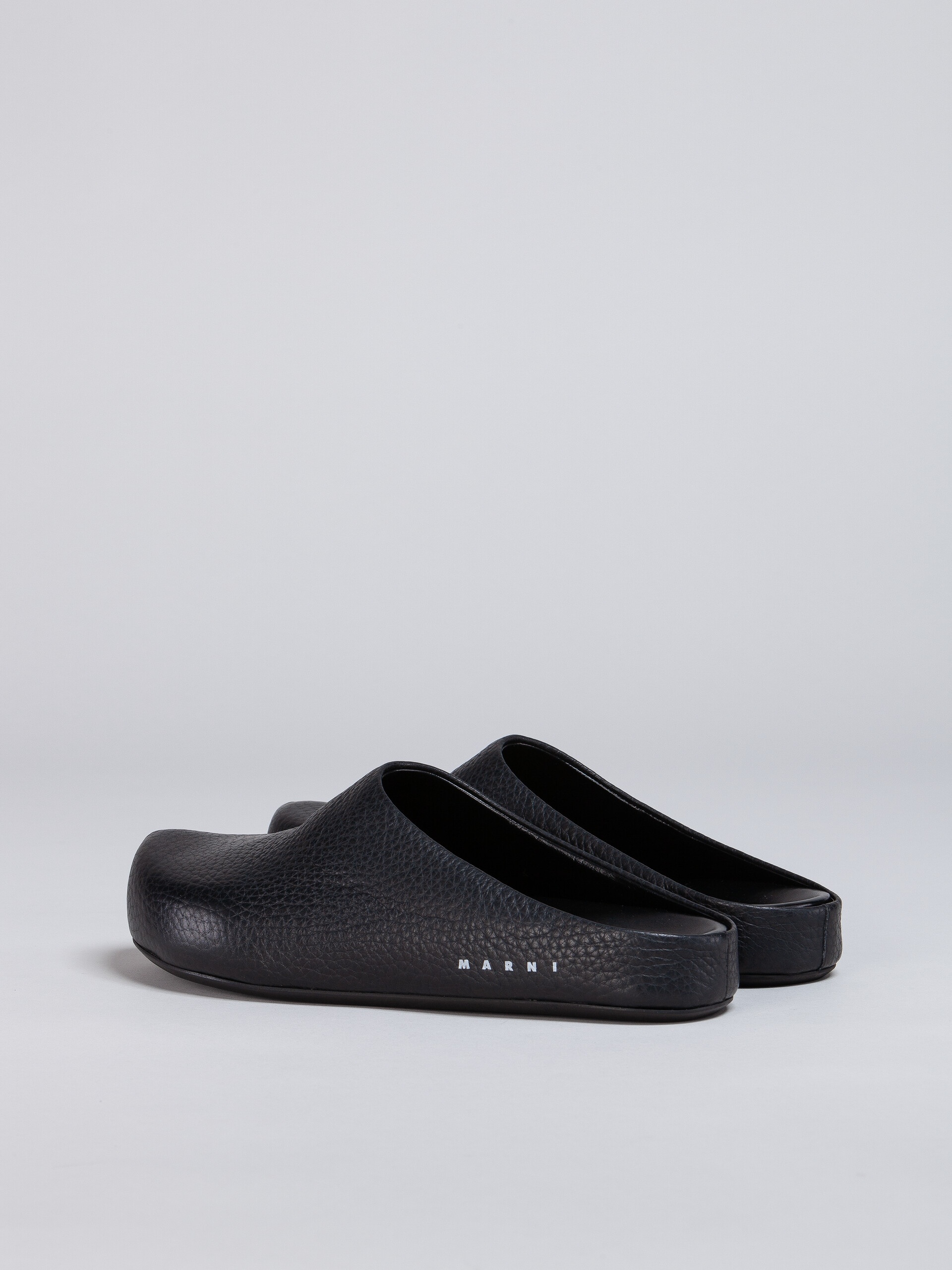 【関税込み】Sabot Sandals - Marni - Leather - Black Sabot leather slippers in black - Marni | Mytheresa