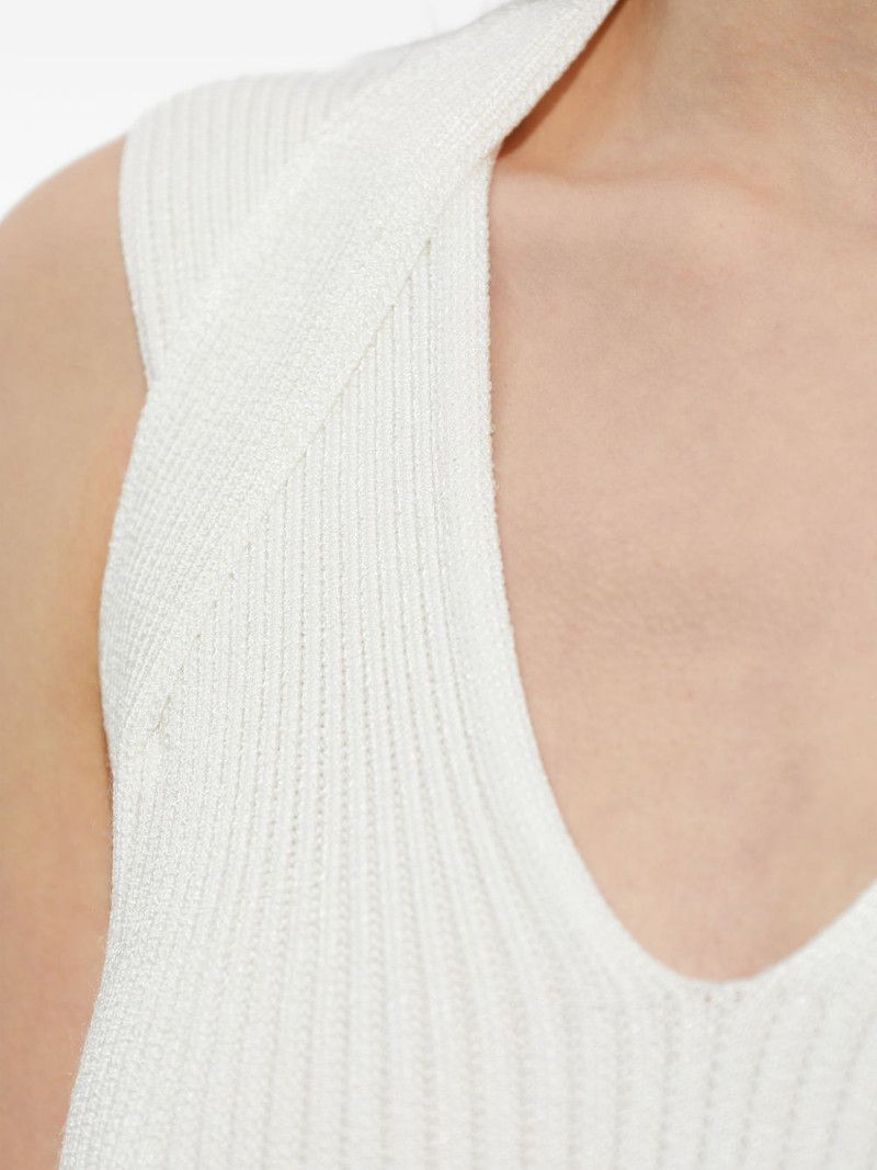 V-neck sleeveless dress 5