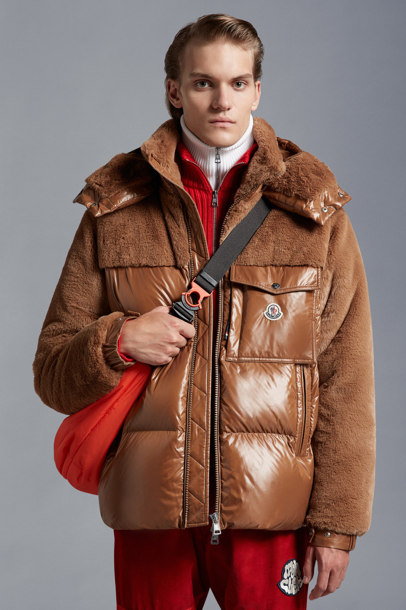 Moncler Spread Large Hobo Bag outlook