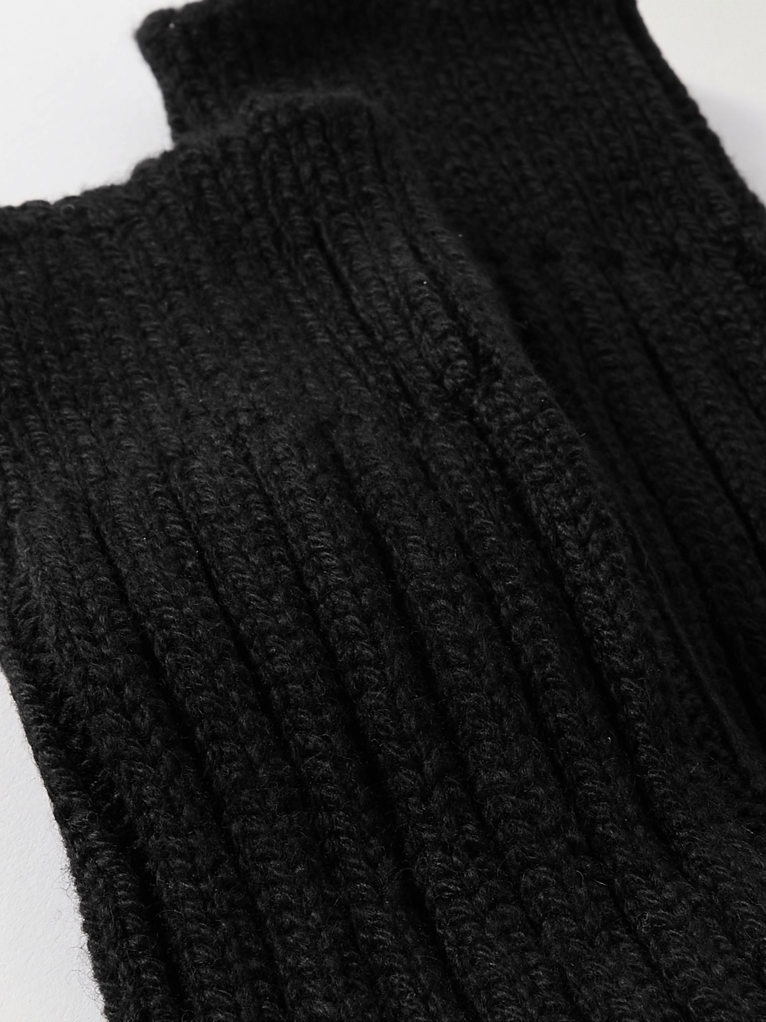 Yosemite Ribbed Cashmere Socks Black - 2
