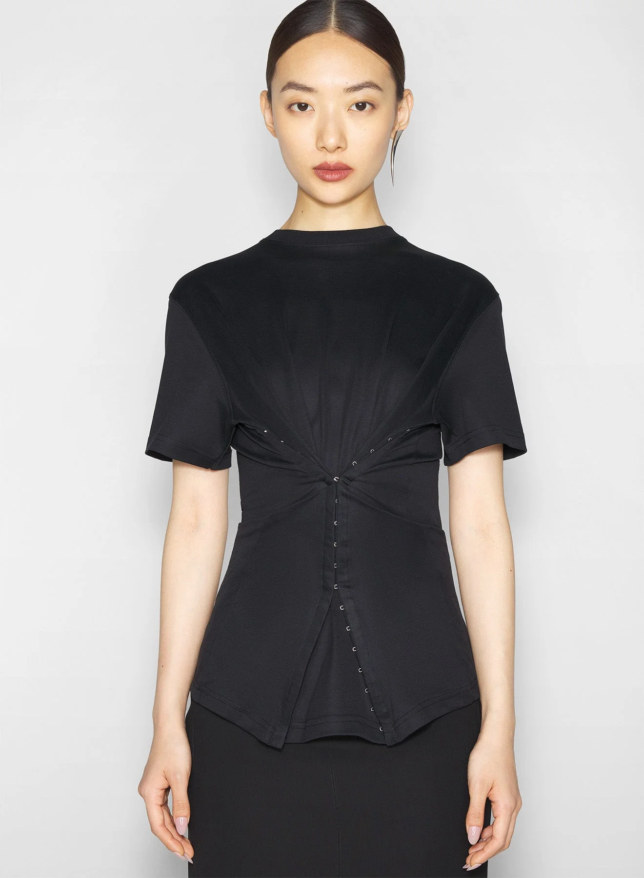 black cinched hook-and-eye t-shirt - 1