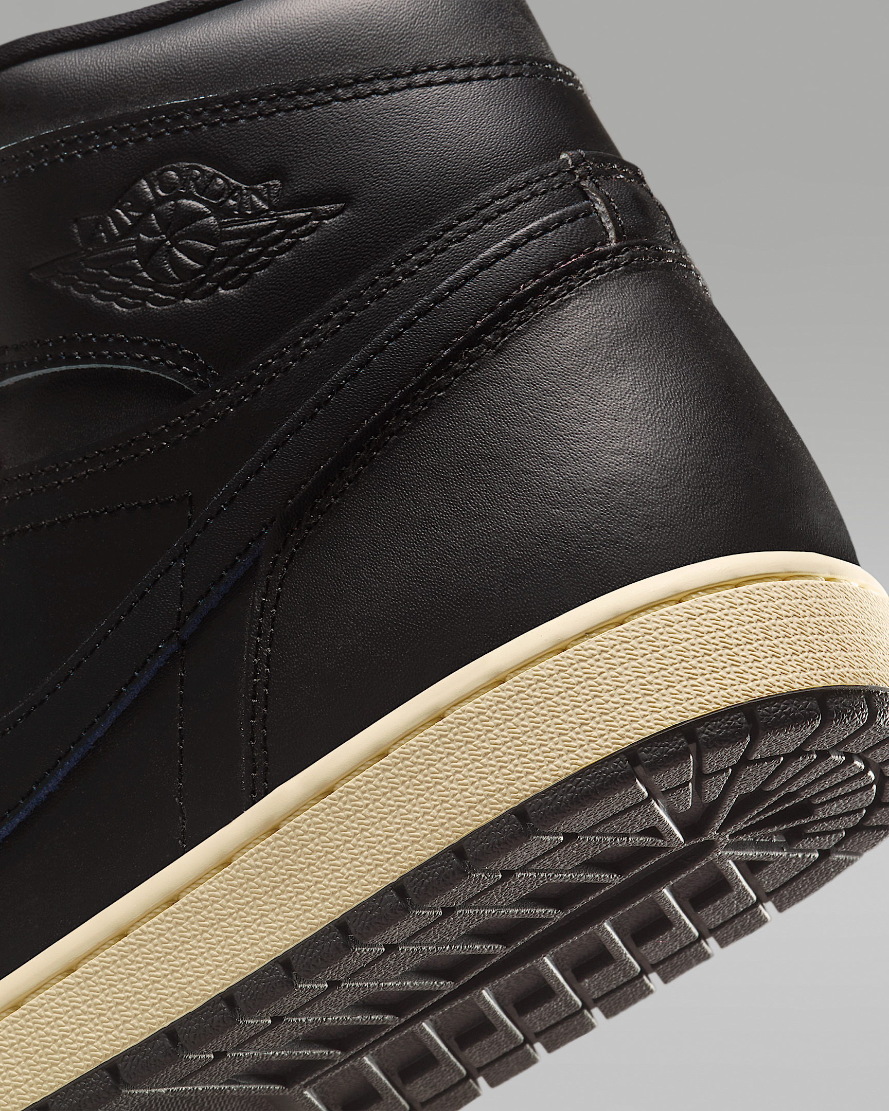 Air Jordan 1 Retro High OG Men's Shoes - 8