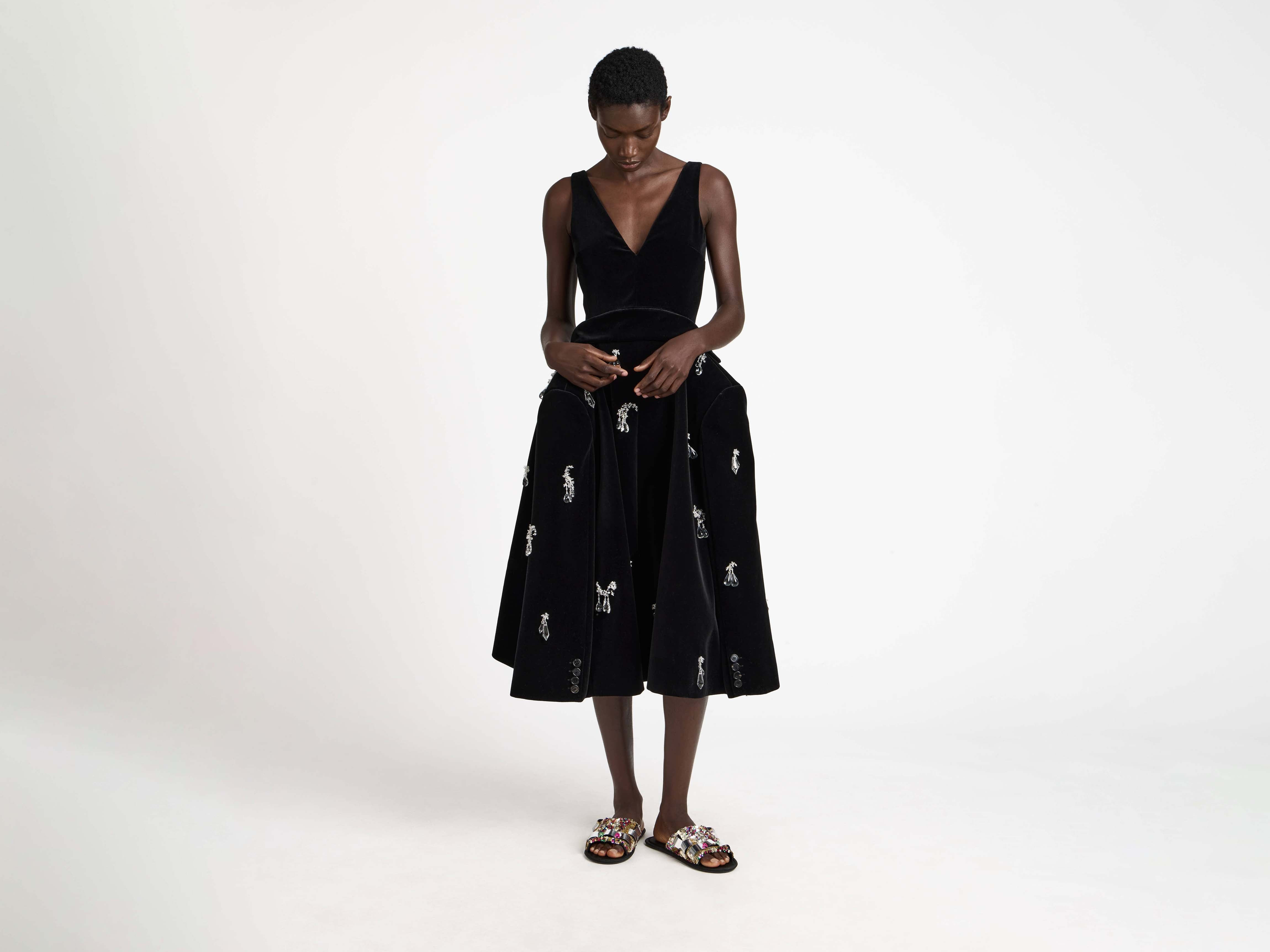 STRUCTURED EMBELLISHED DRESS IN BLACK - 2