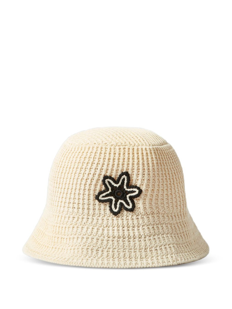 star-appliqué hat 1