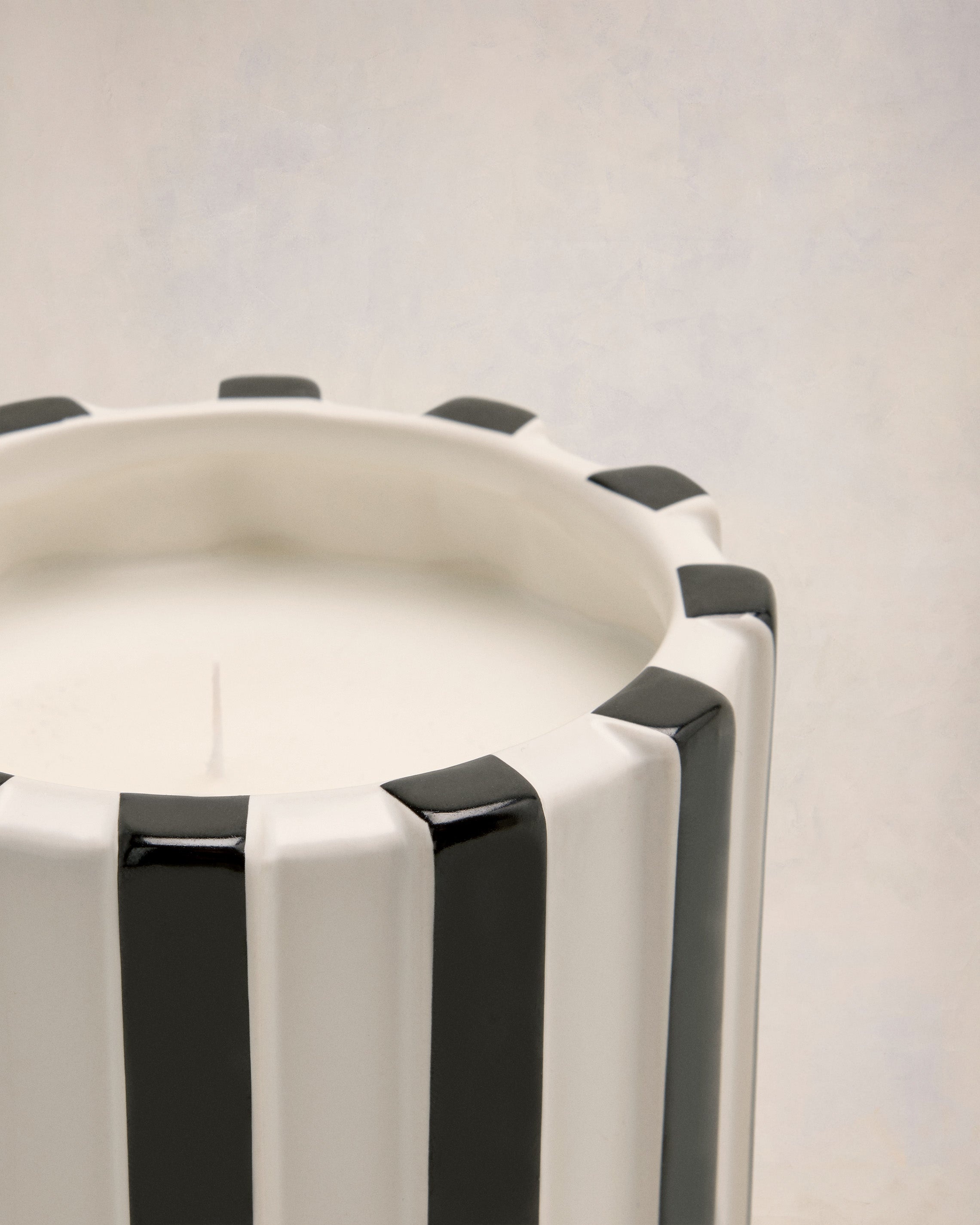 AMI SIGNATURE STRIPES CANDLE - 2