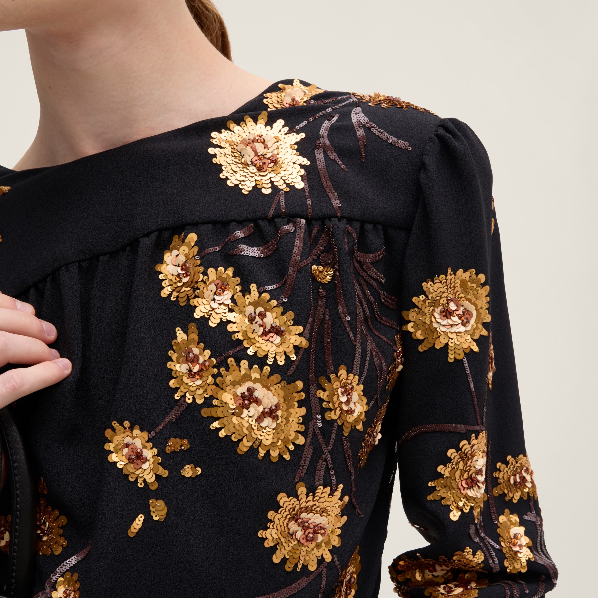 Embroidered sablé dress - 5