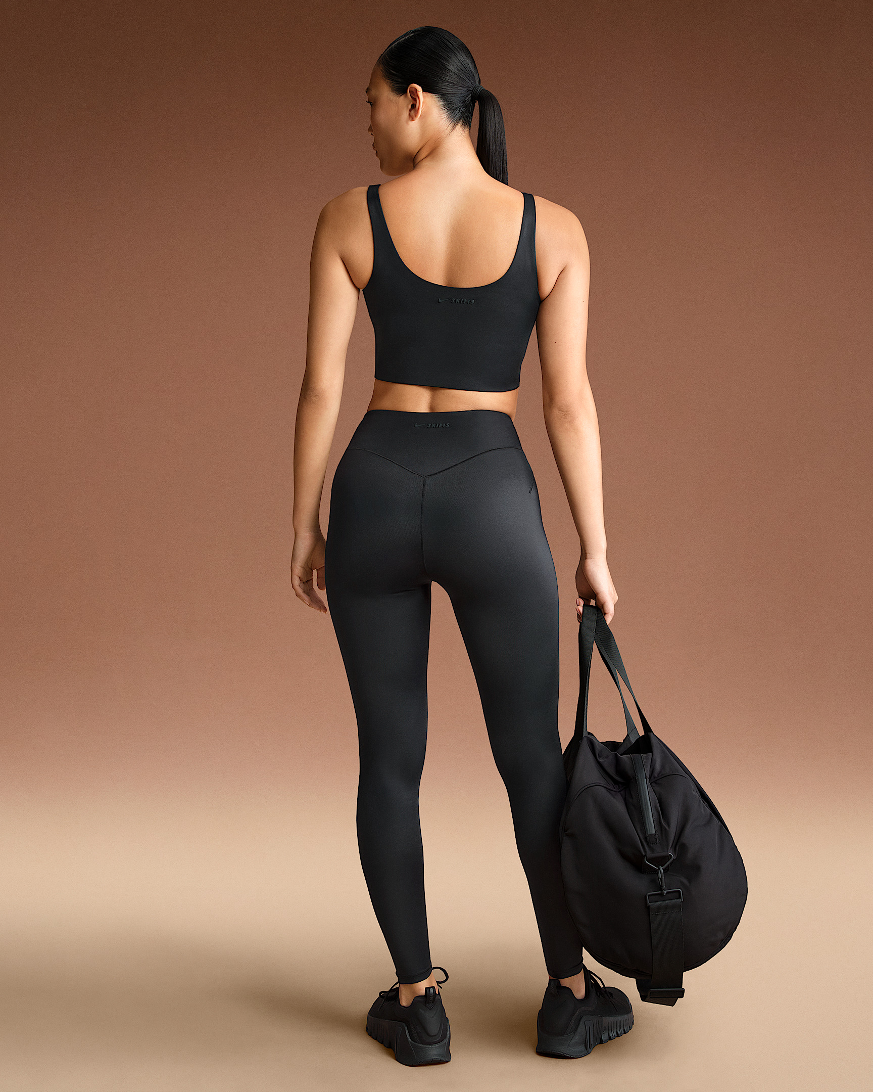 NikeSKIMS Shine Women's High-Waisted Bonded 26" Leggings - 4