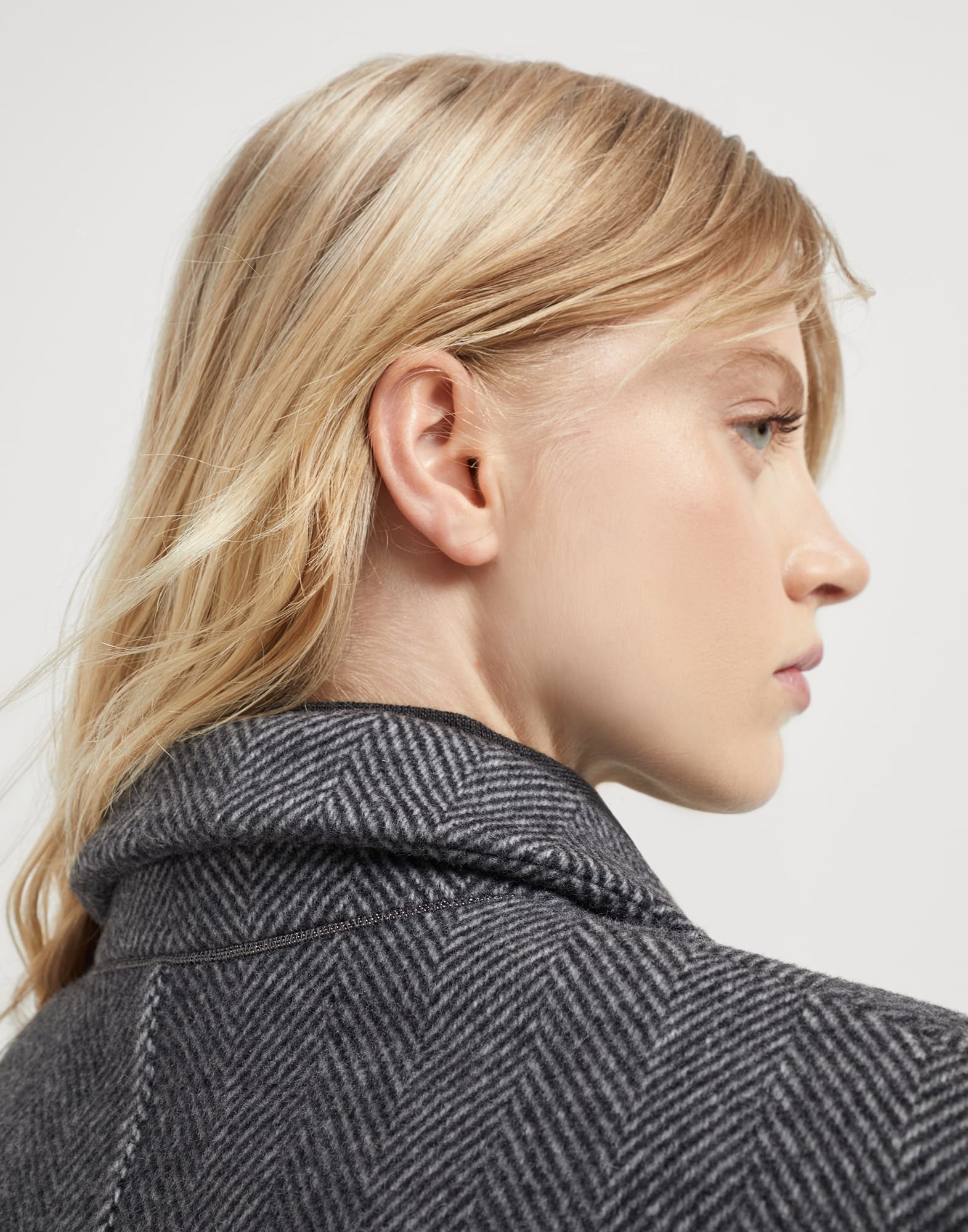 Hand-crafted virgin wool and cashmere double chevron cloth coat with monili - 3