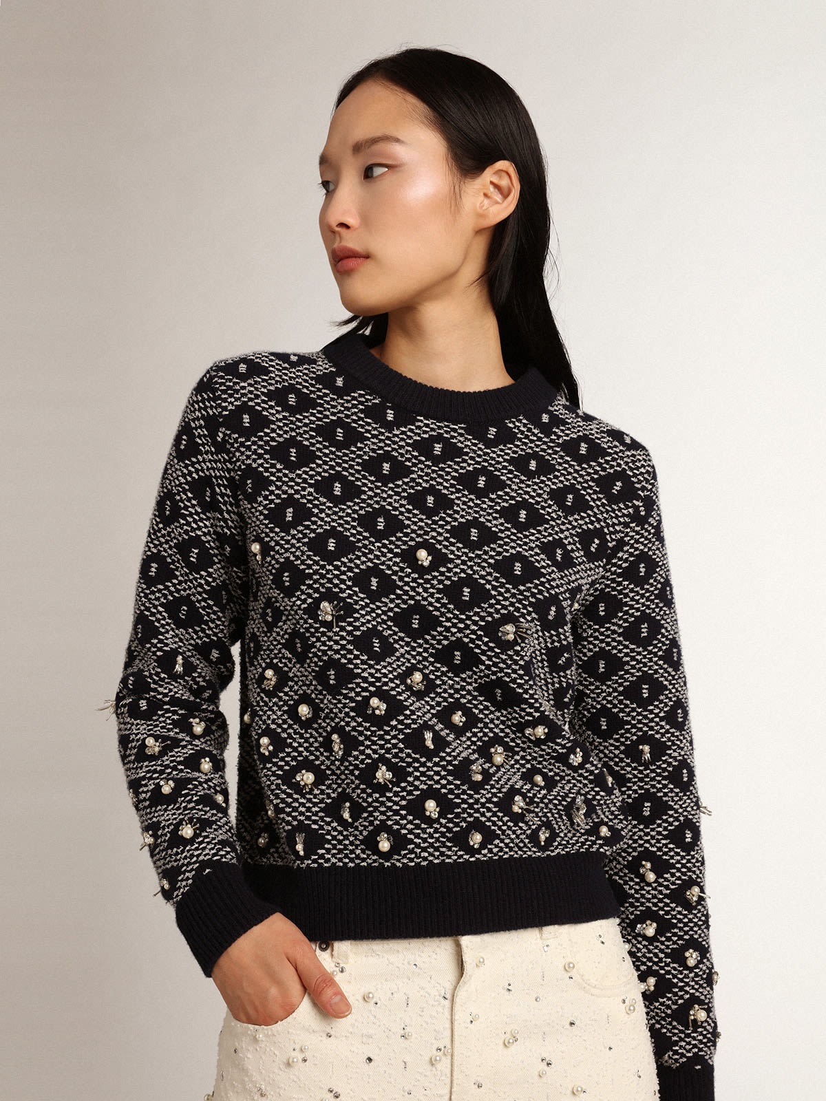 Women's round-neck sweater with white and blue geometric motifs - 2
