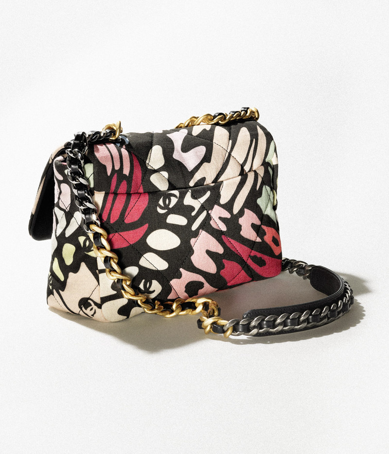 CHANEL 19 Handbag 4