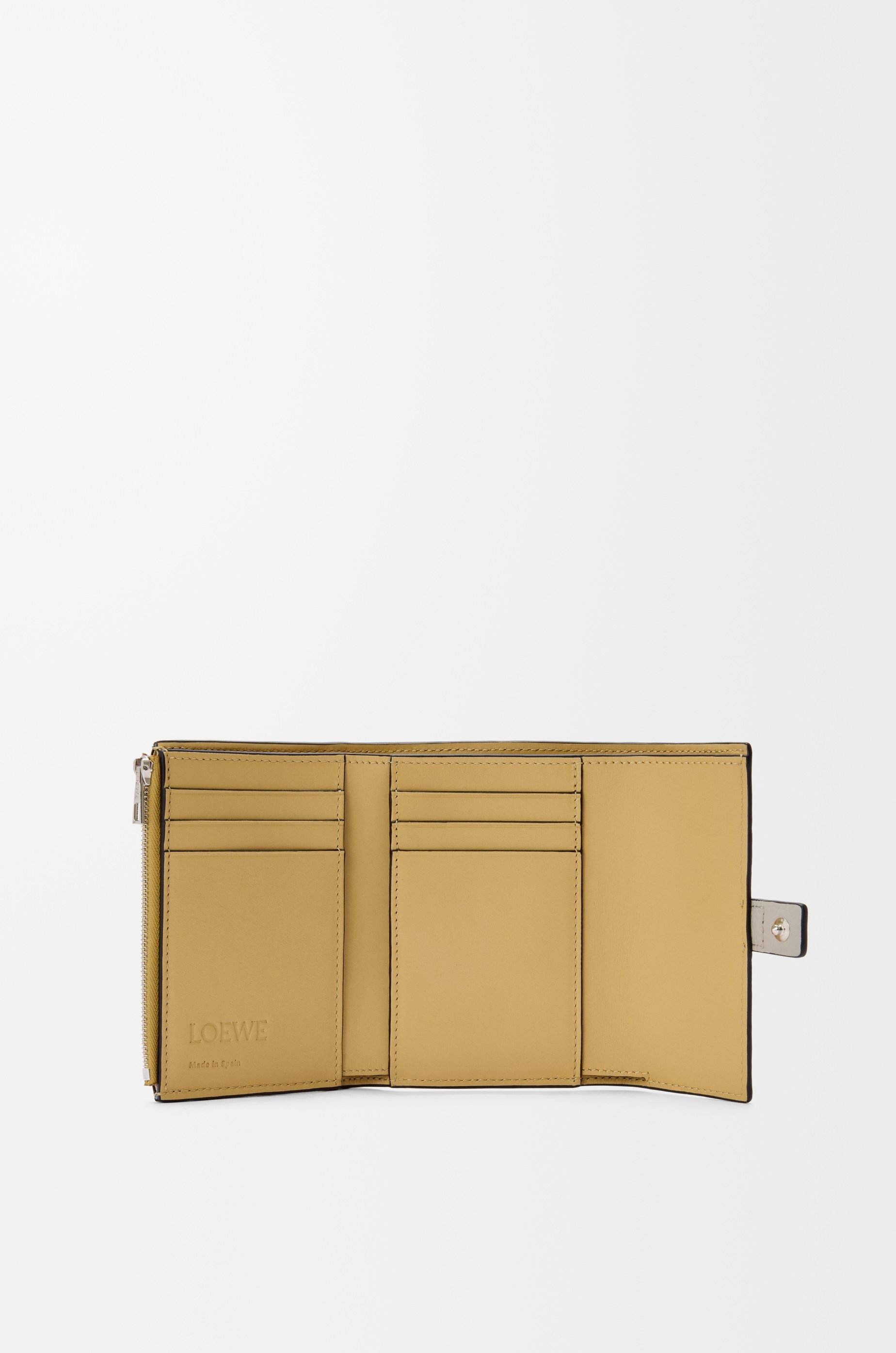 Small vertical wallet in soft grained calfskin - 2