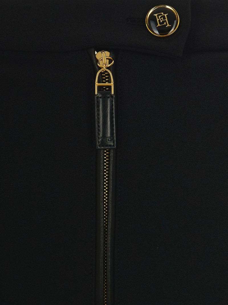 zip-fastening trousers 3
