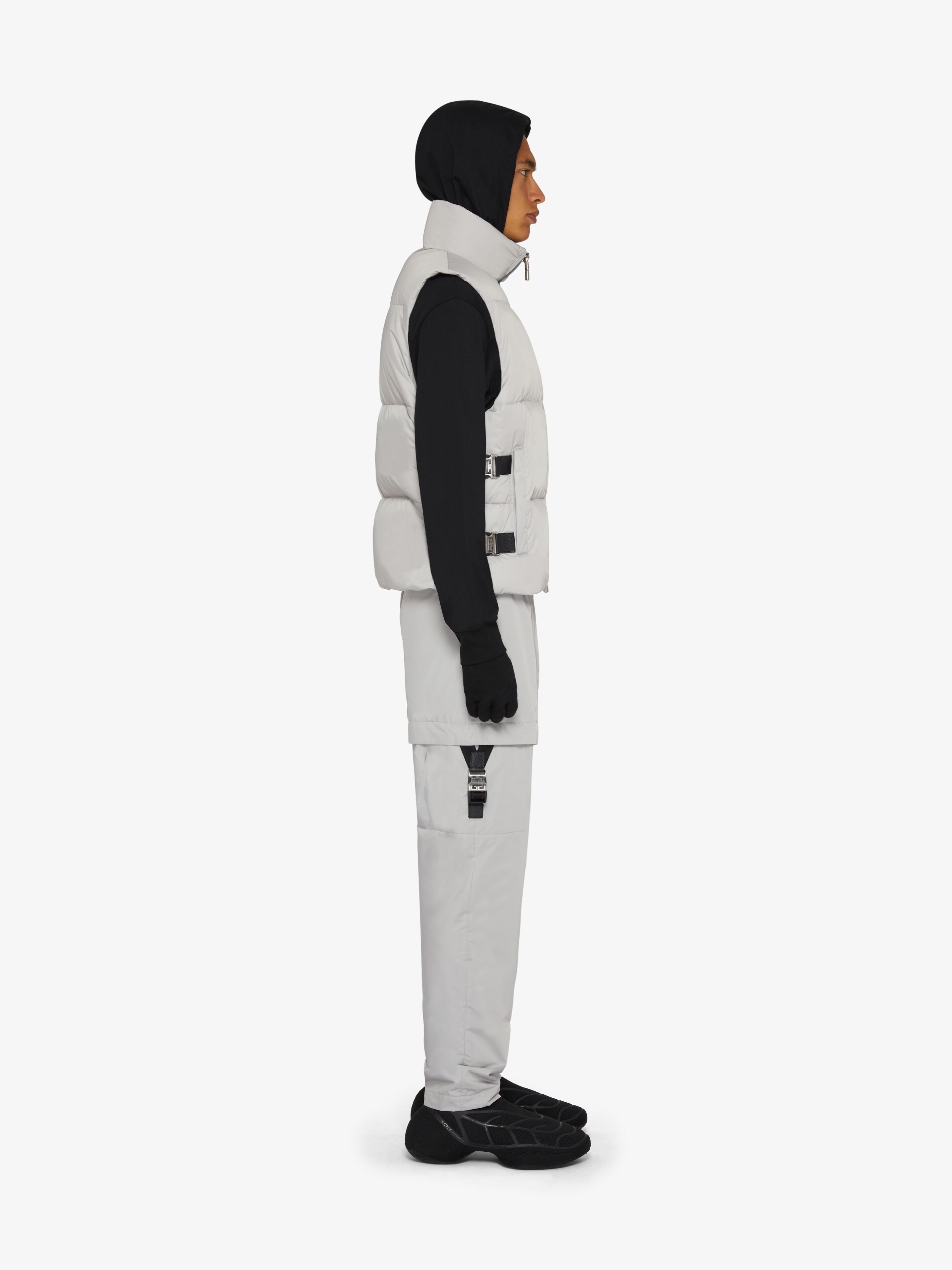 SLEEVELESS PUFFER JACKET WITH METALLIC DETAILS - 3