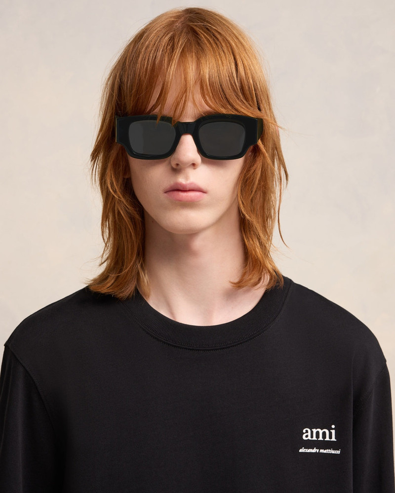 AMI Paris CLASSICAL AMI DE COEUR SUNGLASSES outlook
