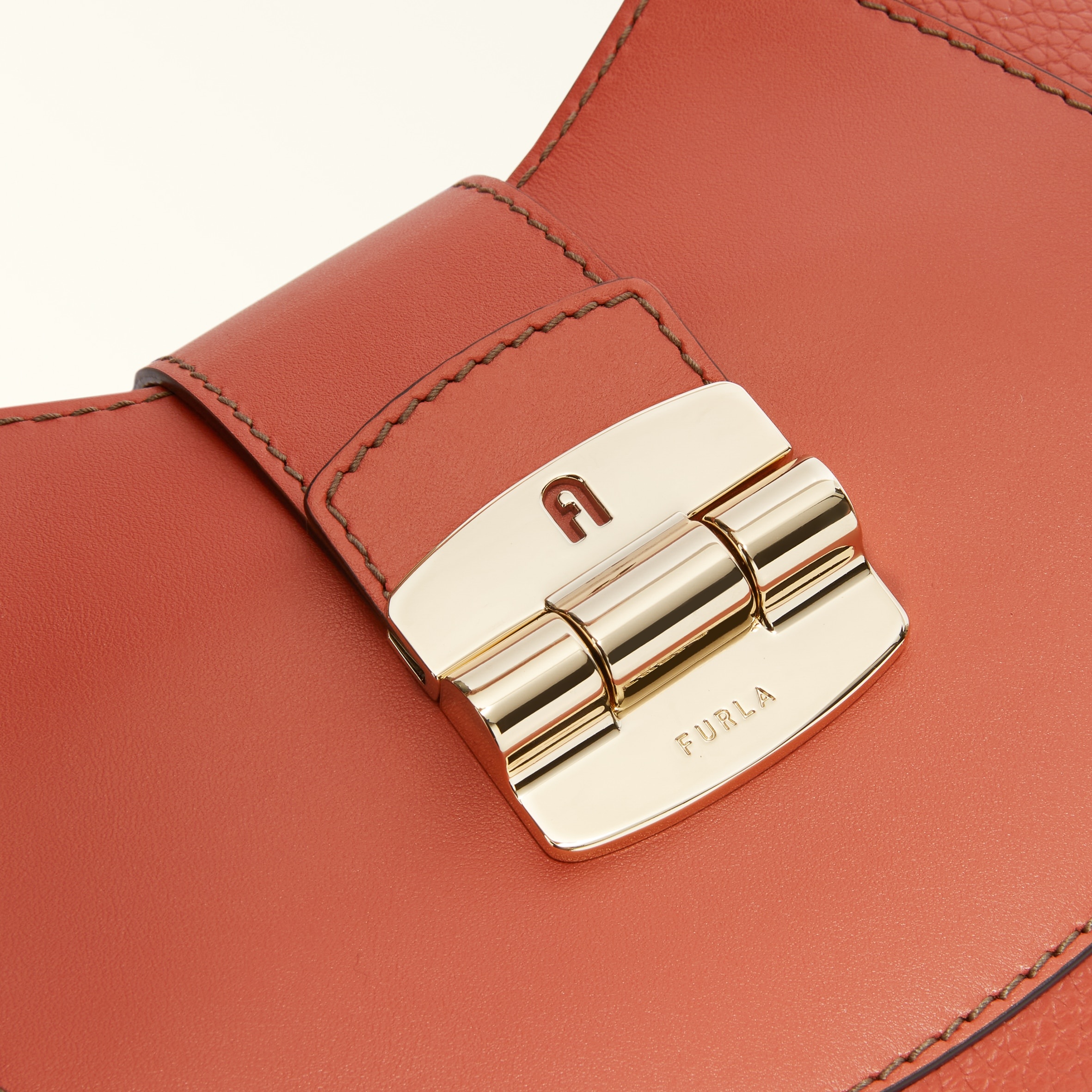 Furla Club 2 - 4