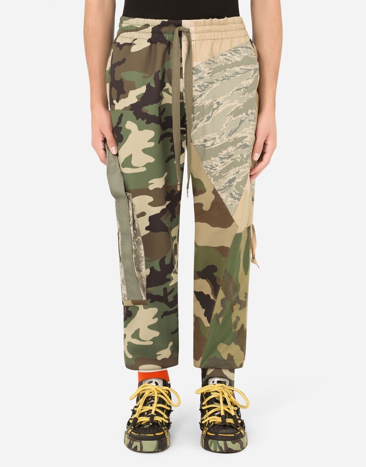 Camouflage-print patchwork cargo pants - 1