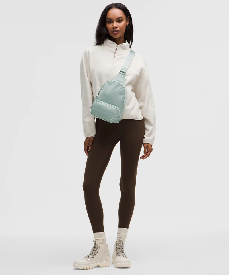 lululemon Everywhere Sling Bag 4.2L outlook