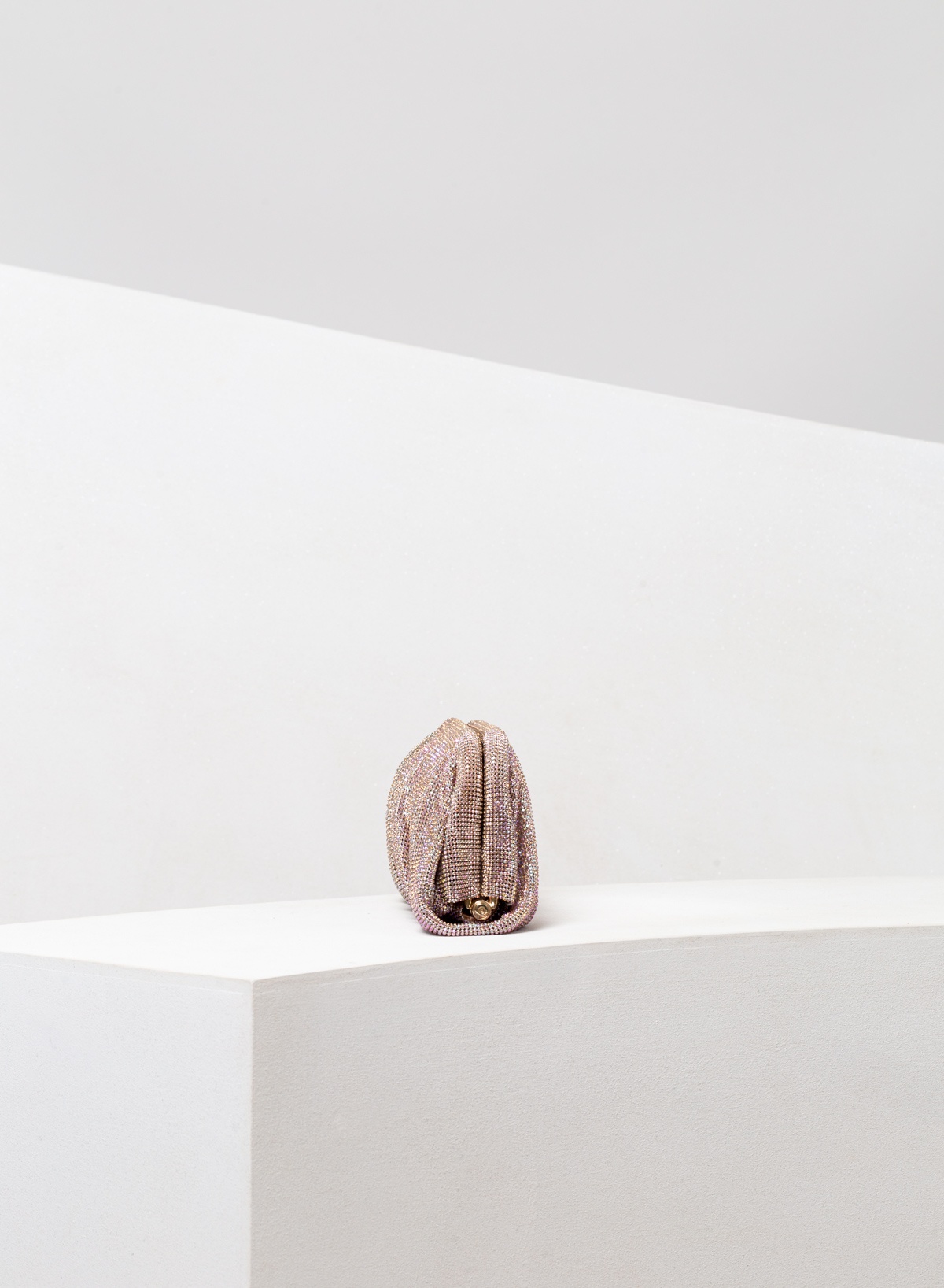 Benedetta Bruzziches – La Venus Grande Golden Gun - 3