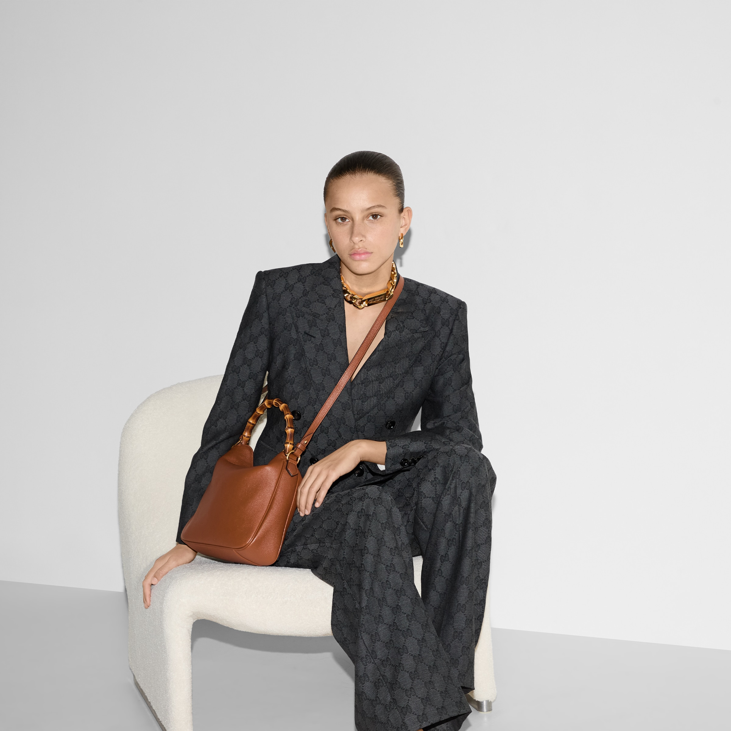 Gucci Diana medium shoulder bag - 4