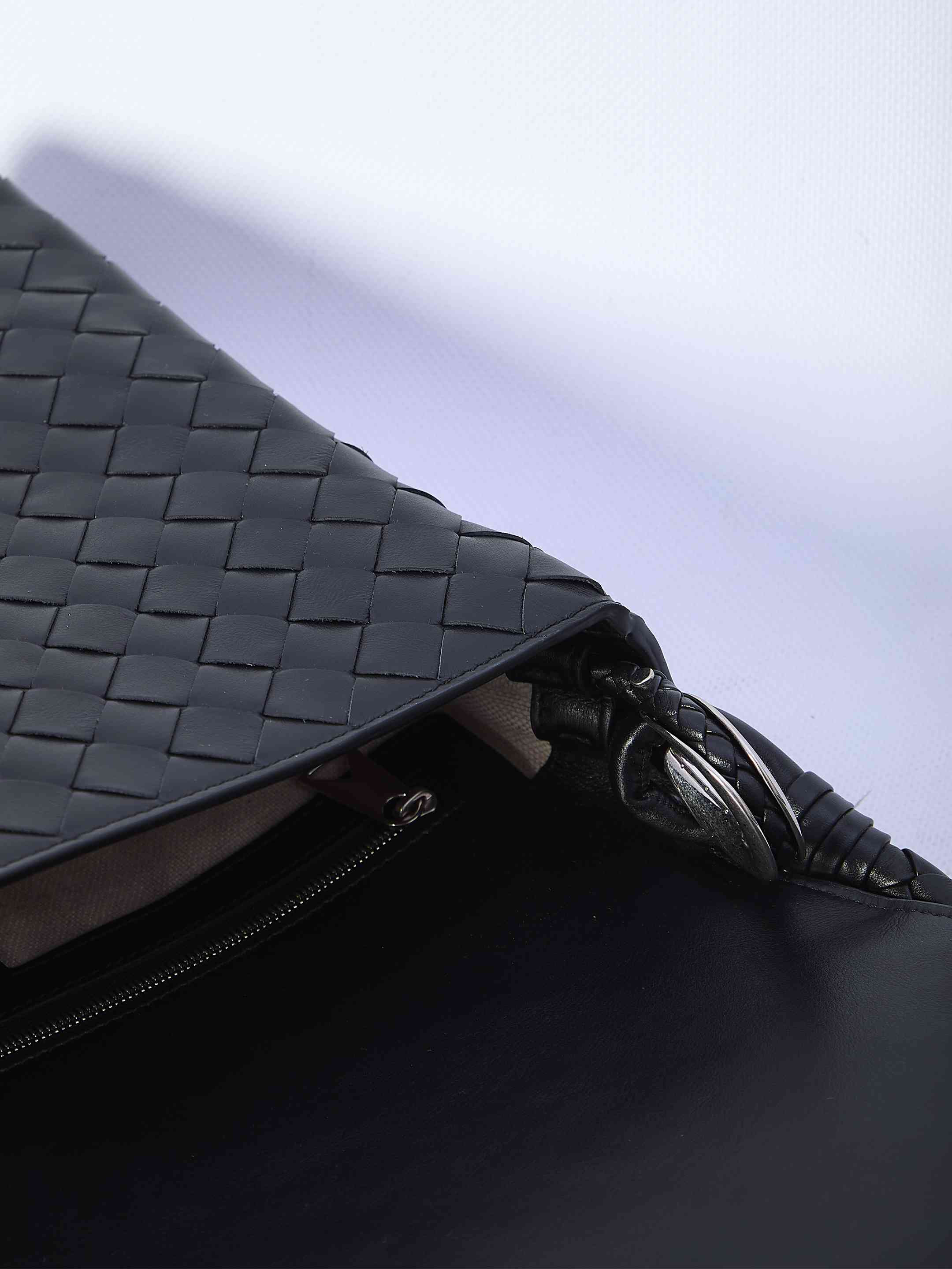 Bottega Veneta Men Black Messenger Swing Bag - 4
