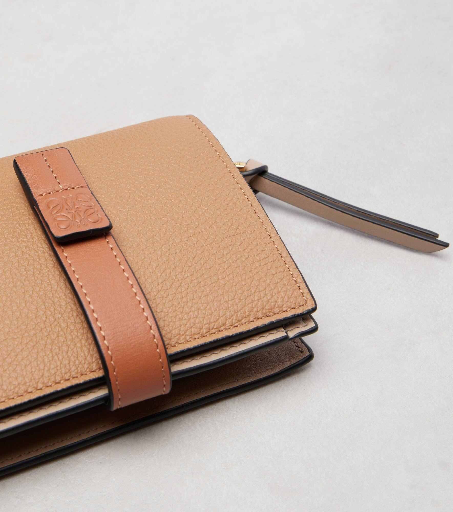 Compact leather wallet - 4