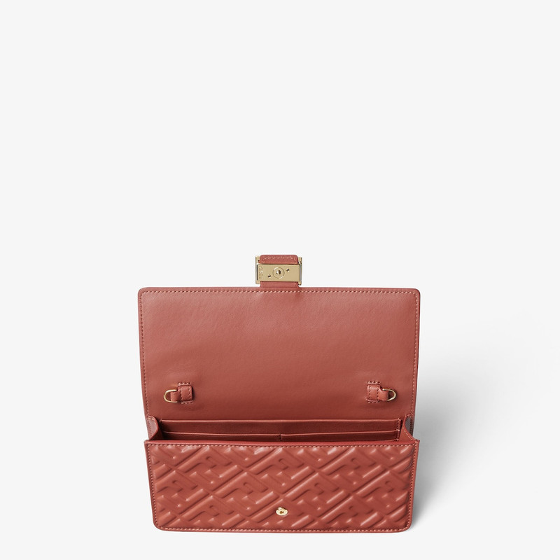 FENDI Wallet On Chain Baguette outlook