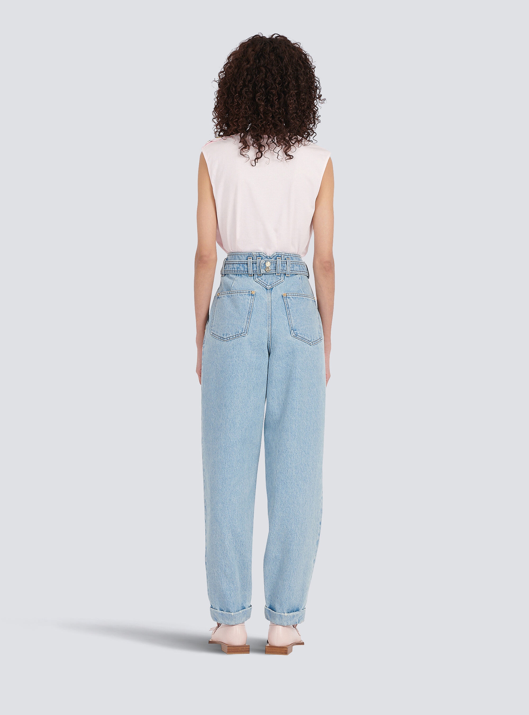 Boyfriend cut eco-designed jeans with Balmain buckle - 4