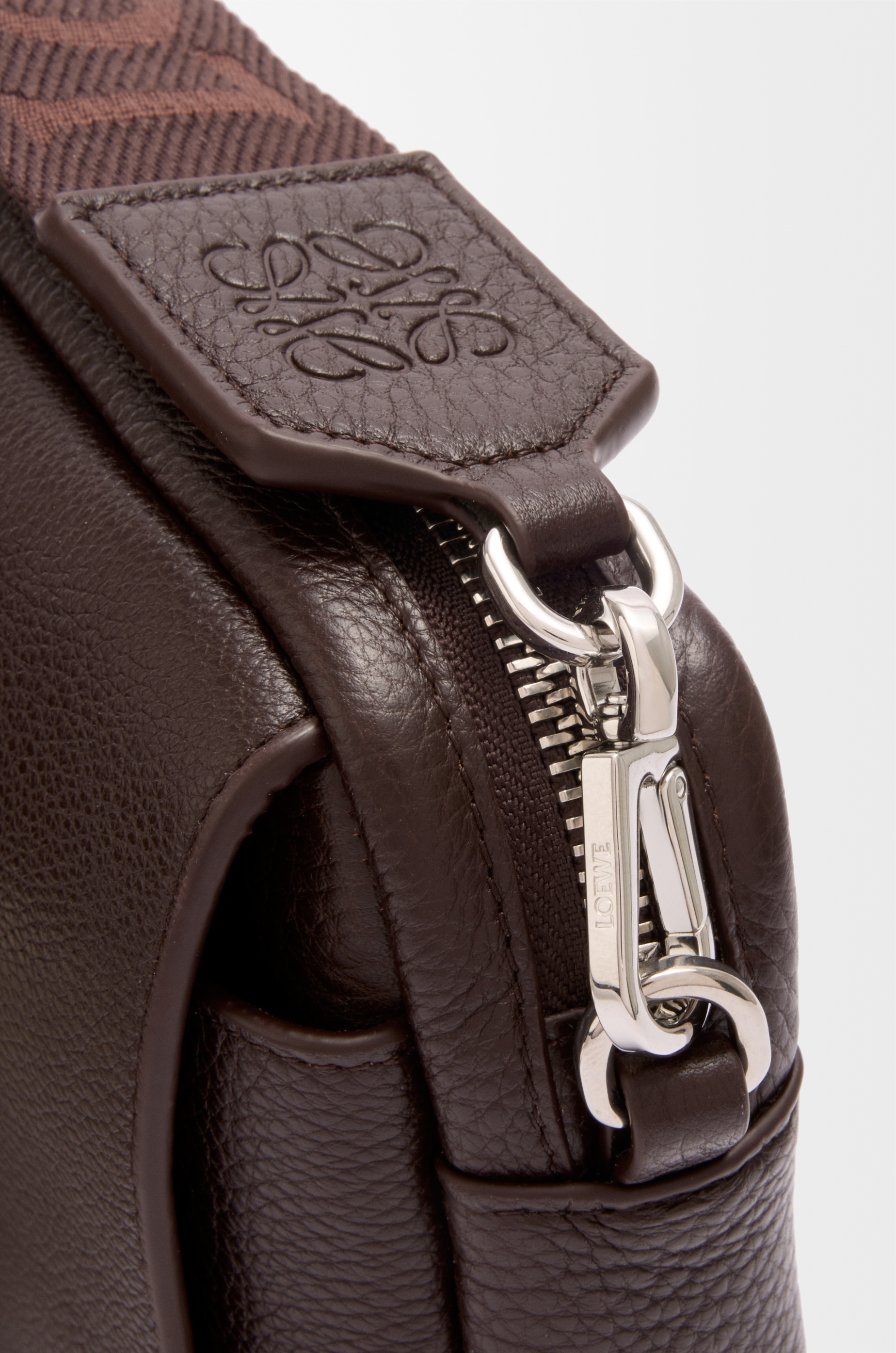Small Pebble messenger bag in supple grained calfskin - 5