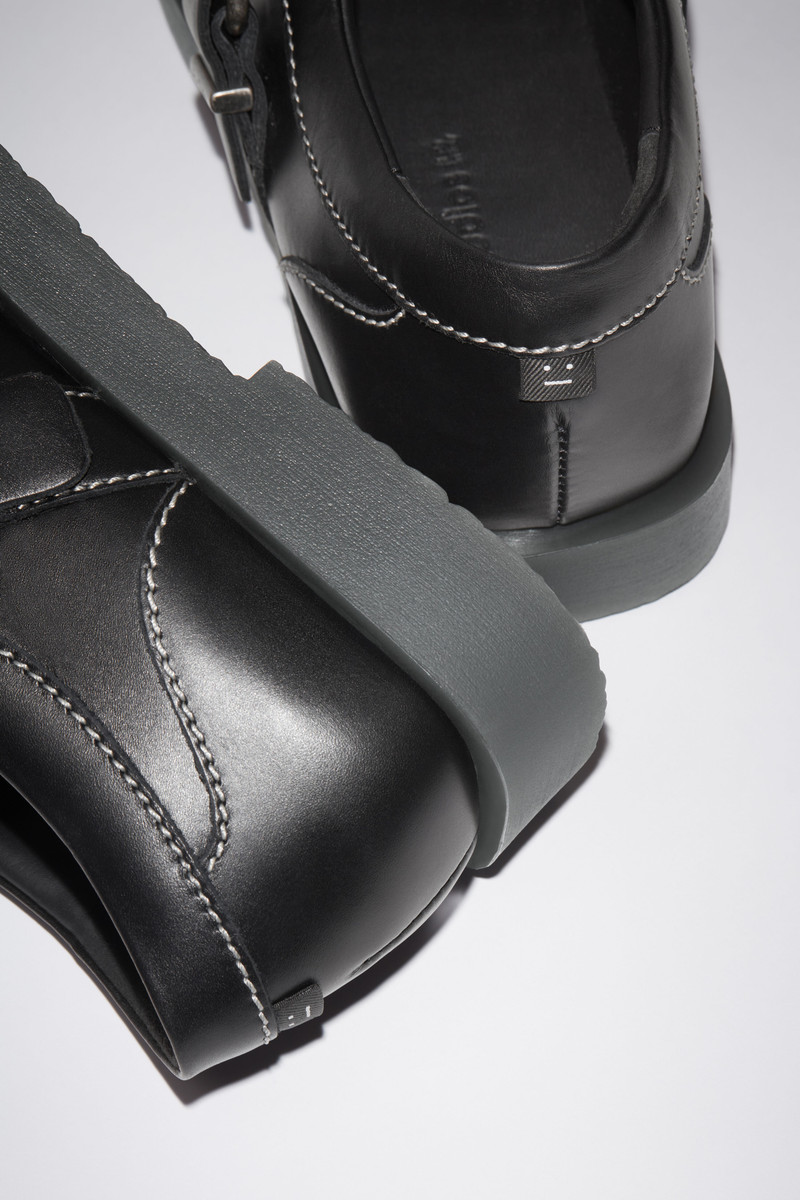 Leather buckle shoes - Black 4